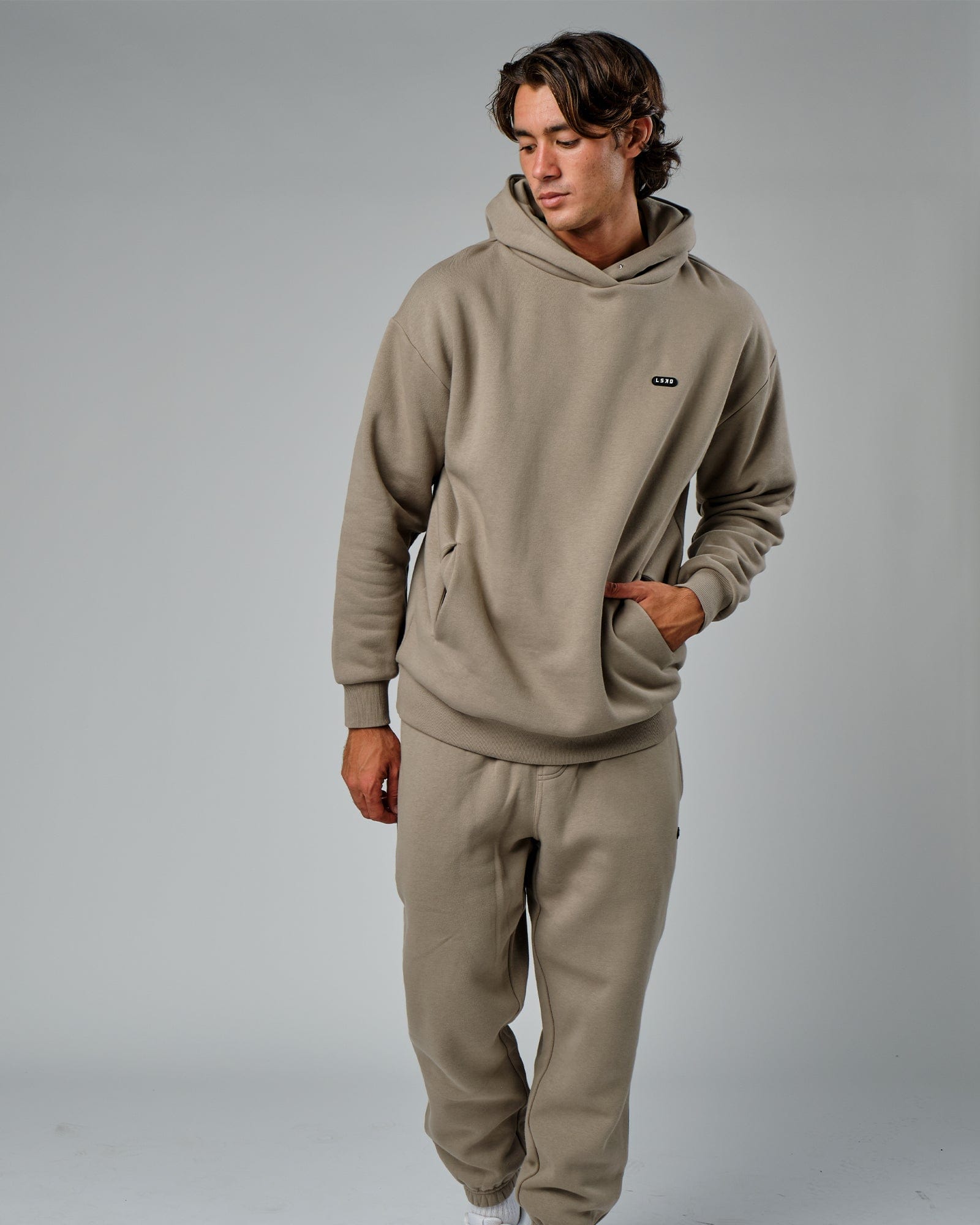 Model wearing Capsule Hoodie Oversize - Laurel Oak