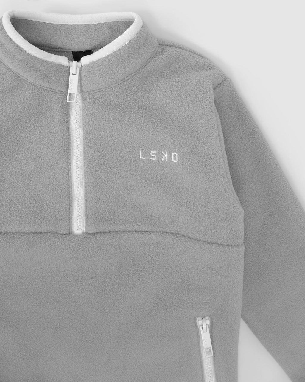 Model wearing Wanderer Crewneck (00-8) - Frost