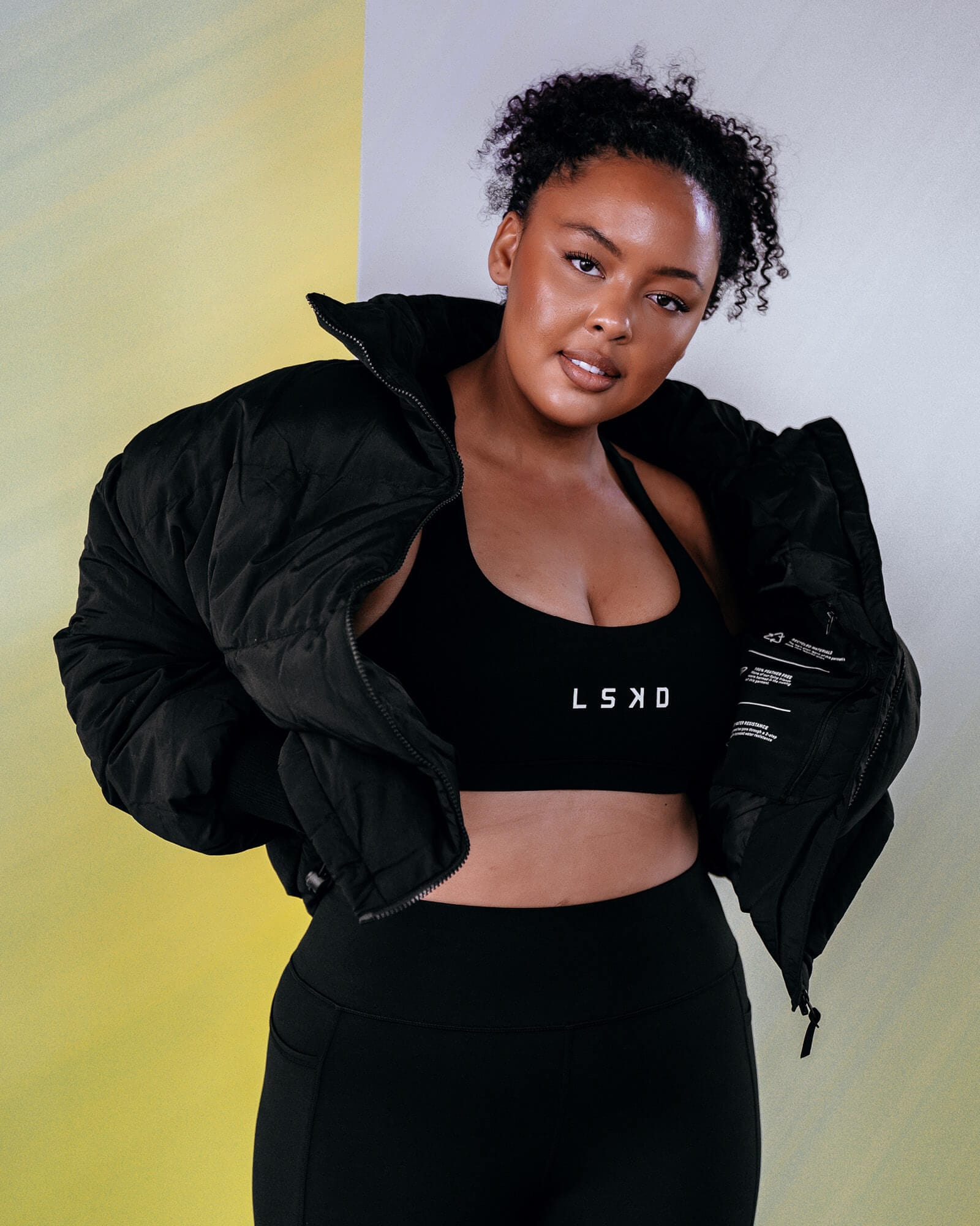 Model wearing Eva Puffer Jacket Oversize - Black