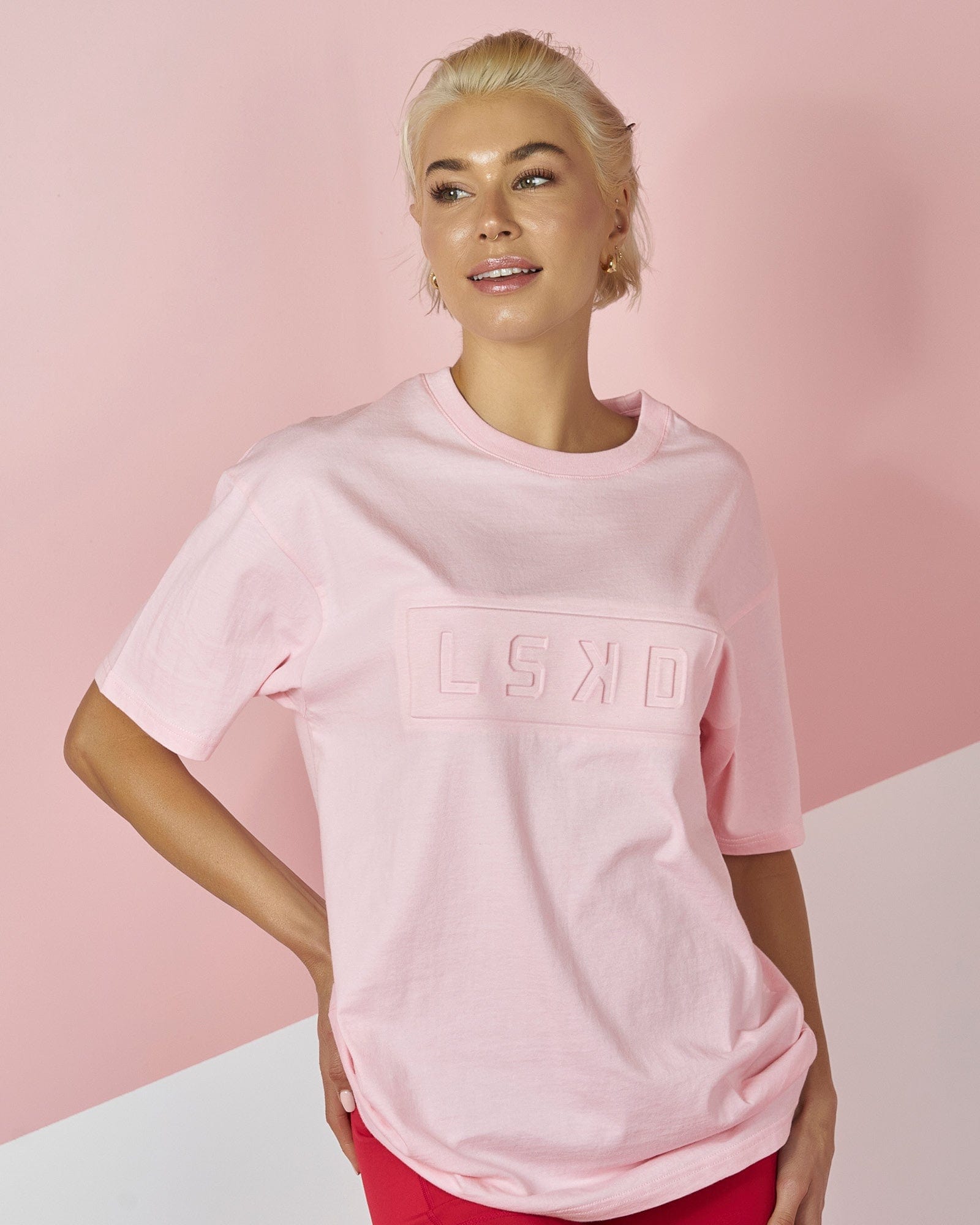 Model wearing Unisex Imprint Tee Oversize - Petal Pink
