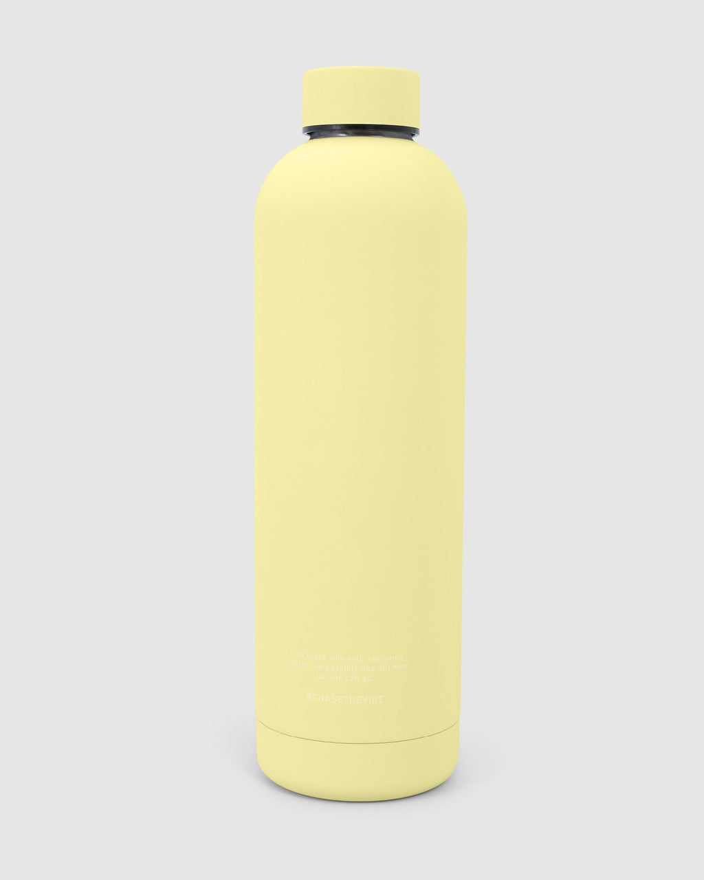 Model wearing Structure Bottle Insulated 750ml - Banana Smoothie