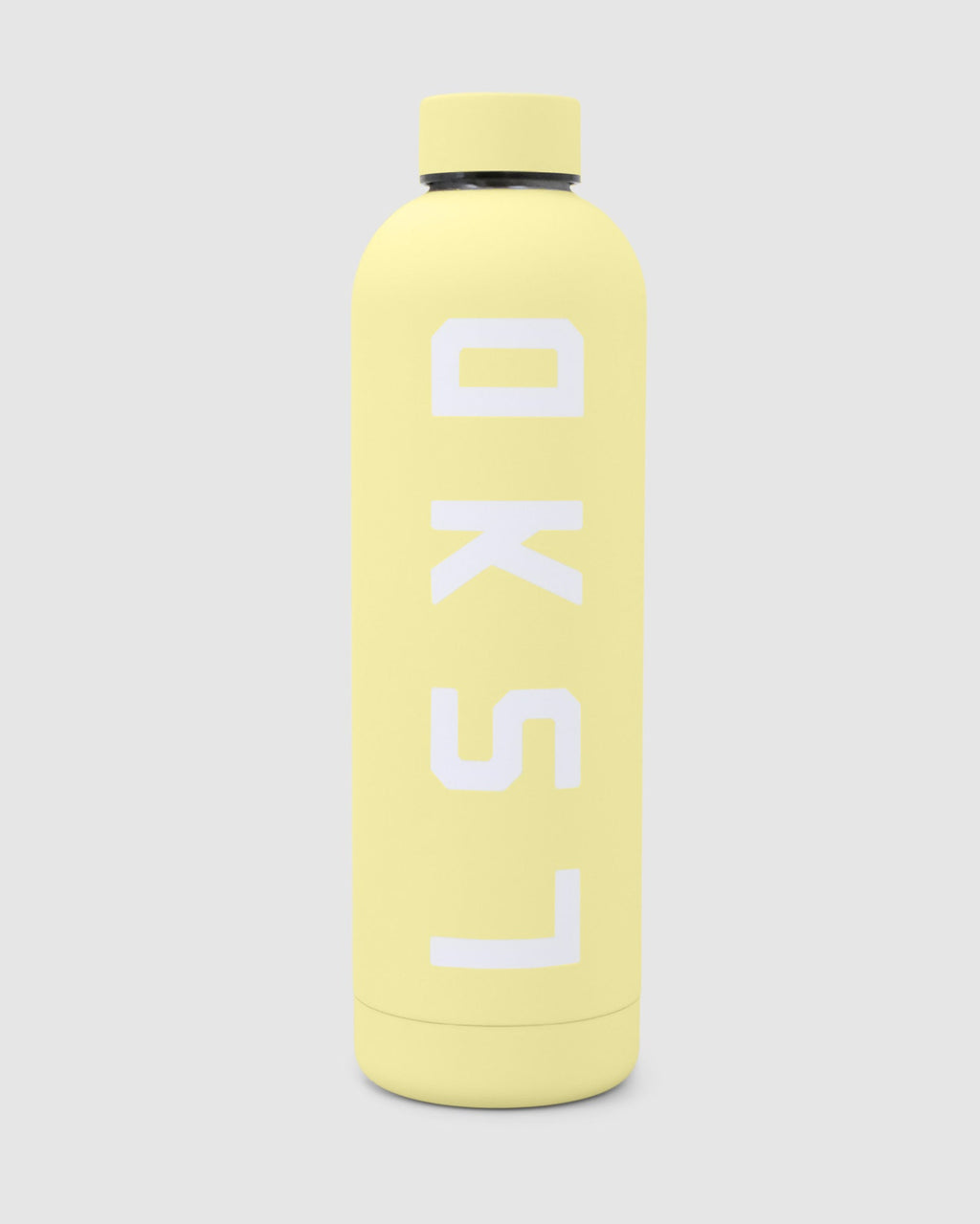 Model wearing Structure Bottle Insulated 750ml - Banana Smoothie