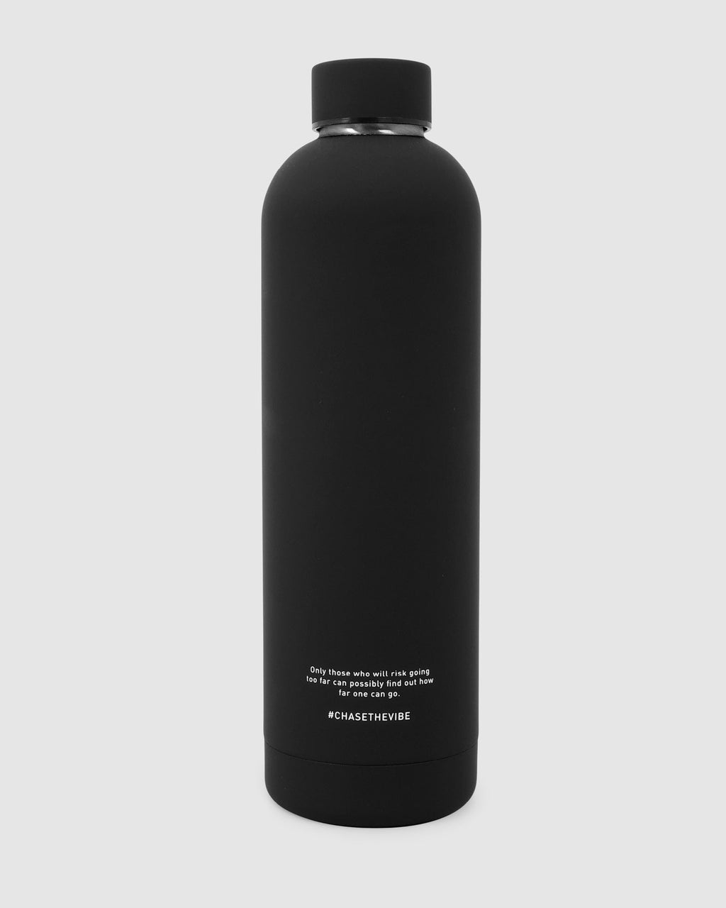 Model wearing Structure Bottle Insulated 750ml  - Black-White