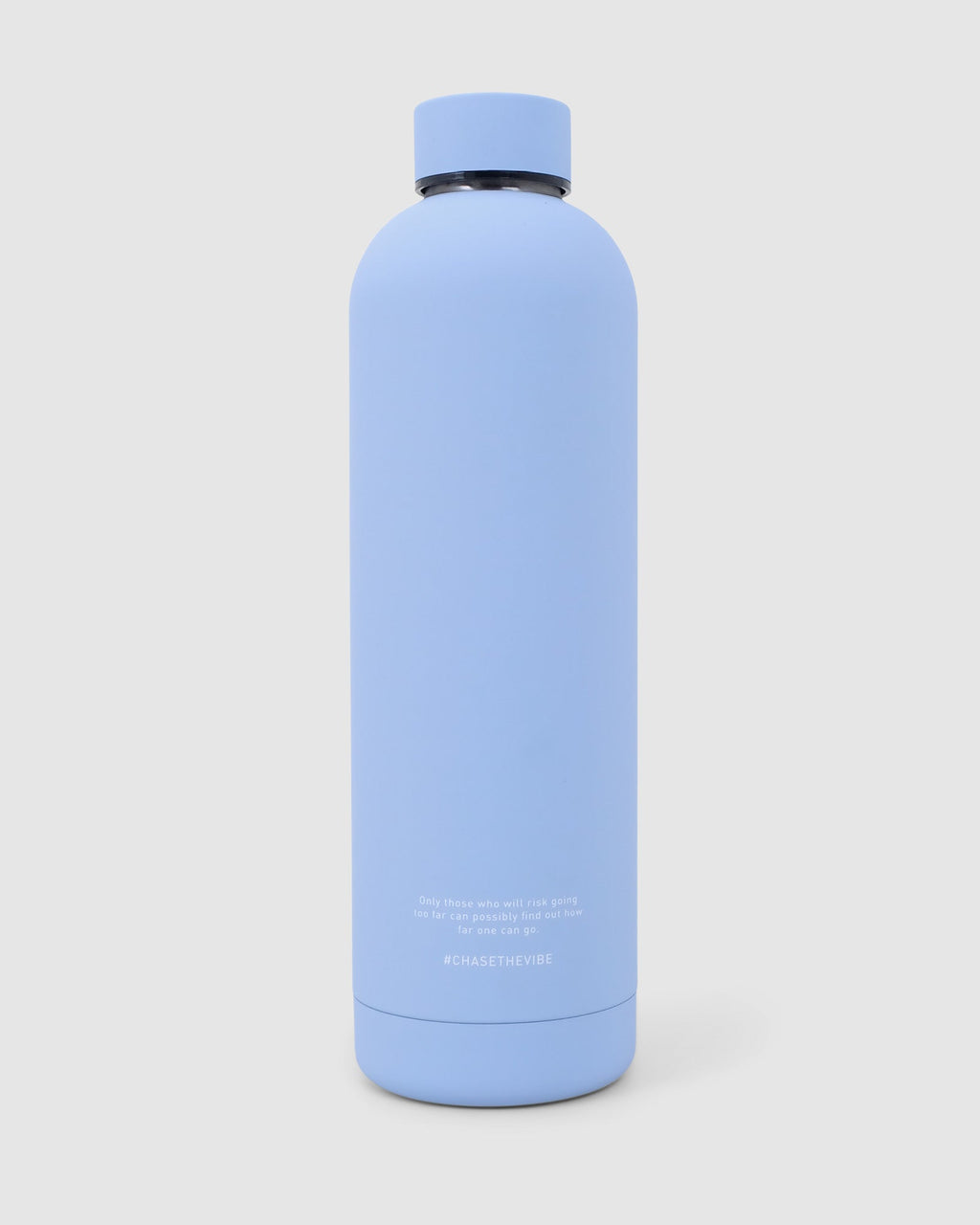 Model wearing Structure Bottle Insulated 750ml - Blue