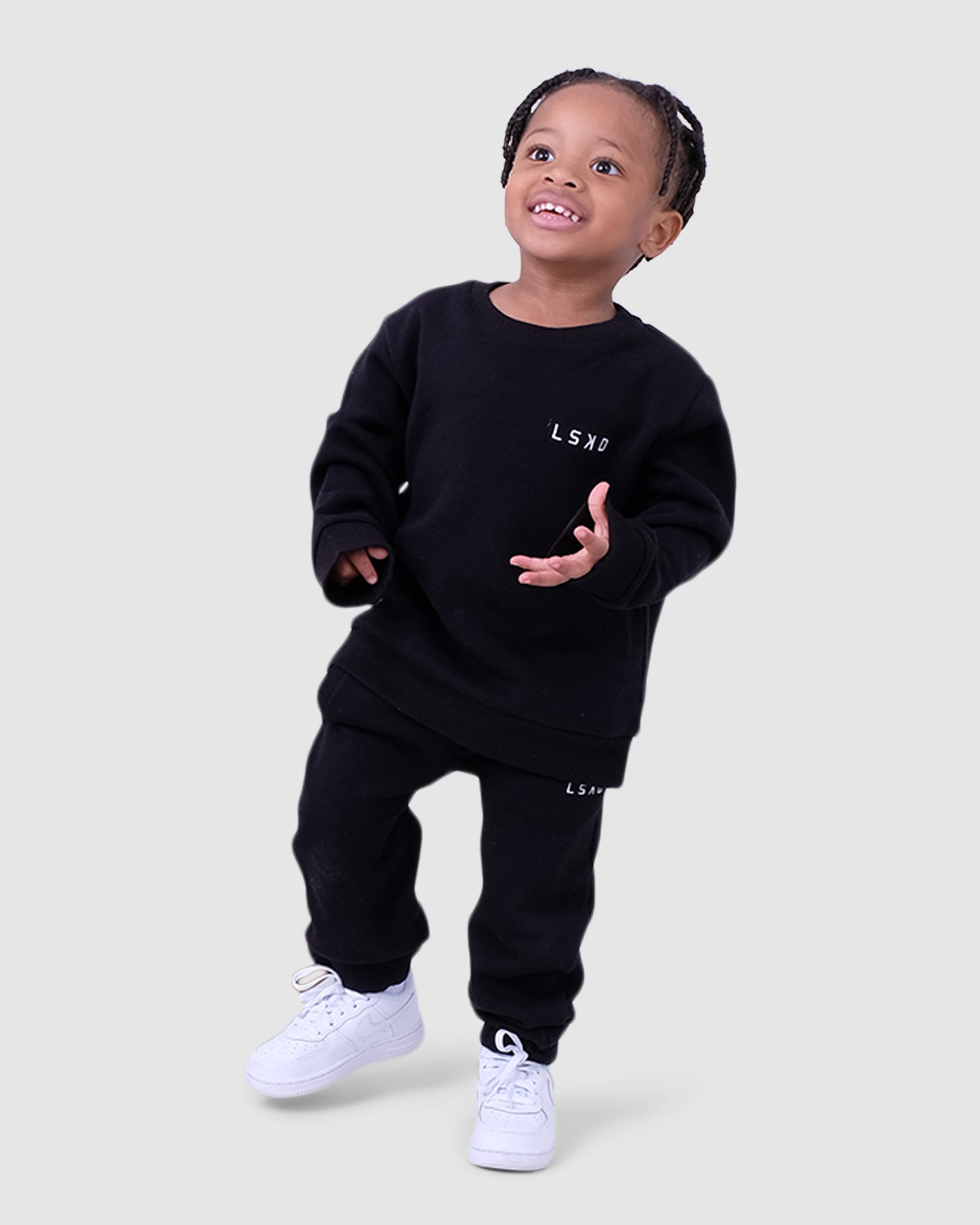 Model wearing Essential Crewneck (00-6) - Black