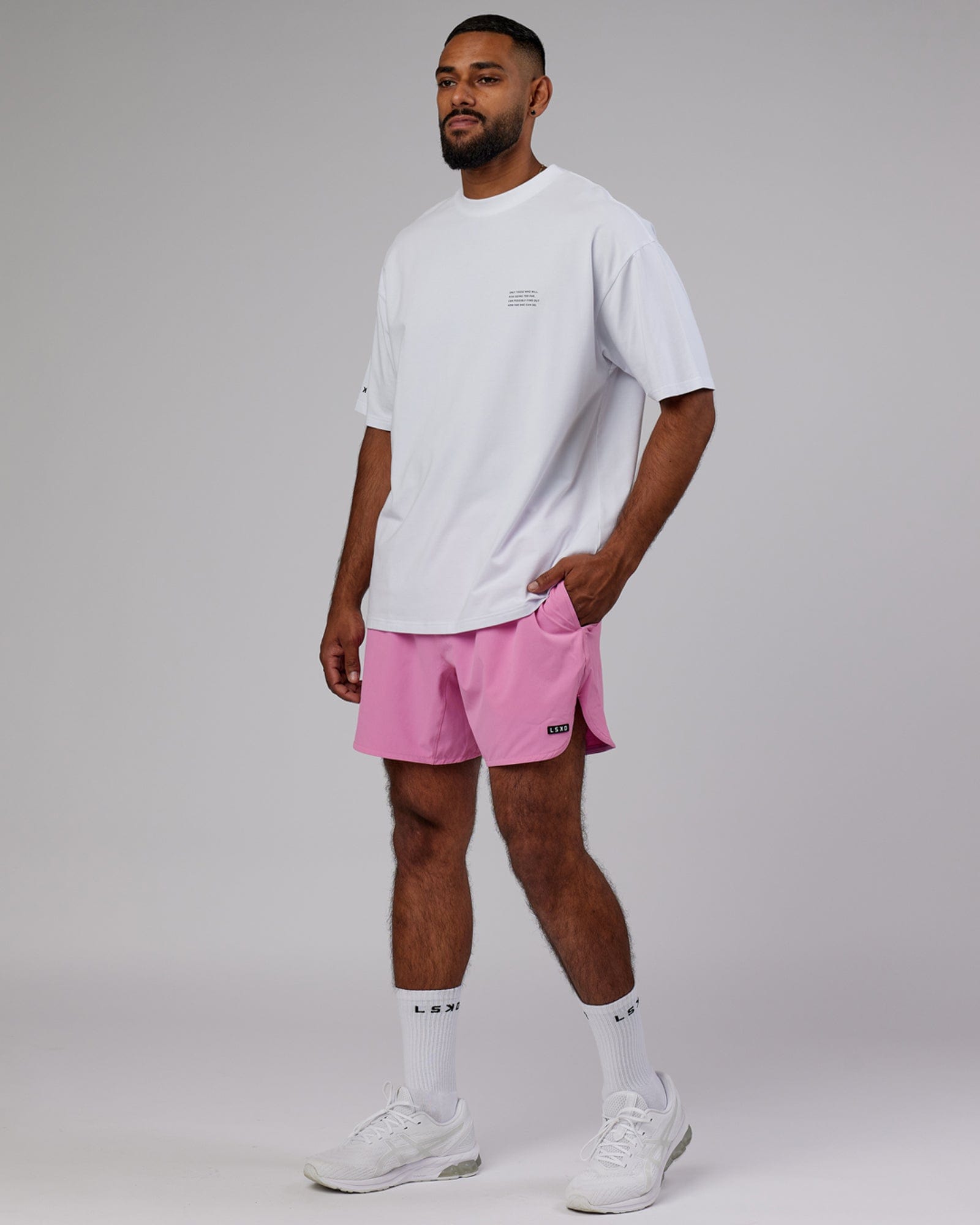 Model wearing Hybrid 6" Performance Curve Hem Short - Spark Pink