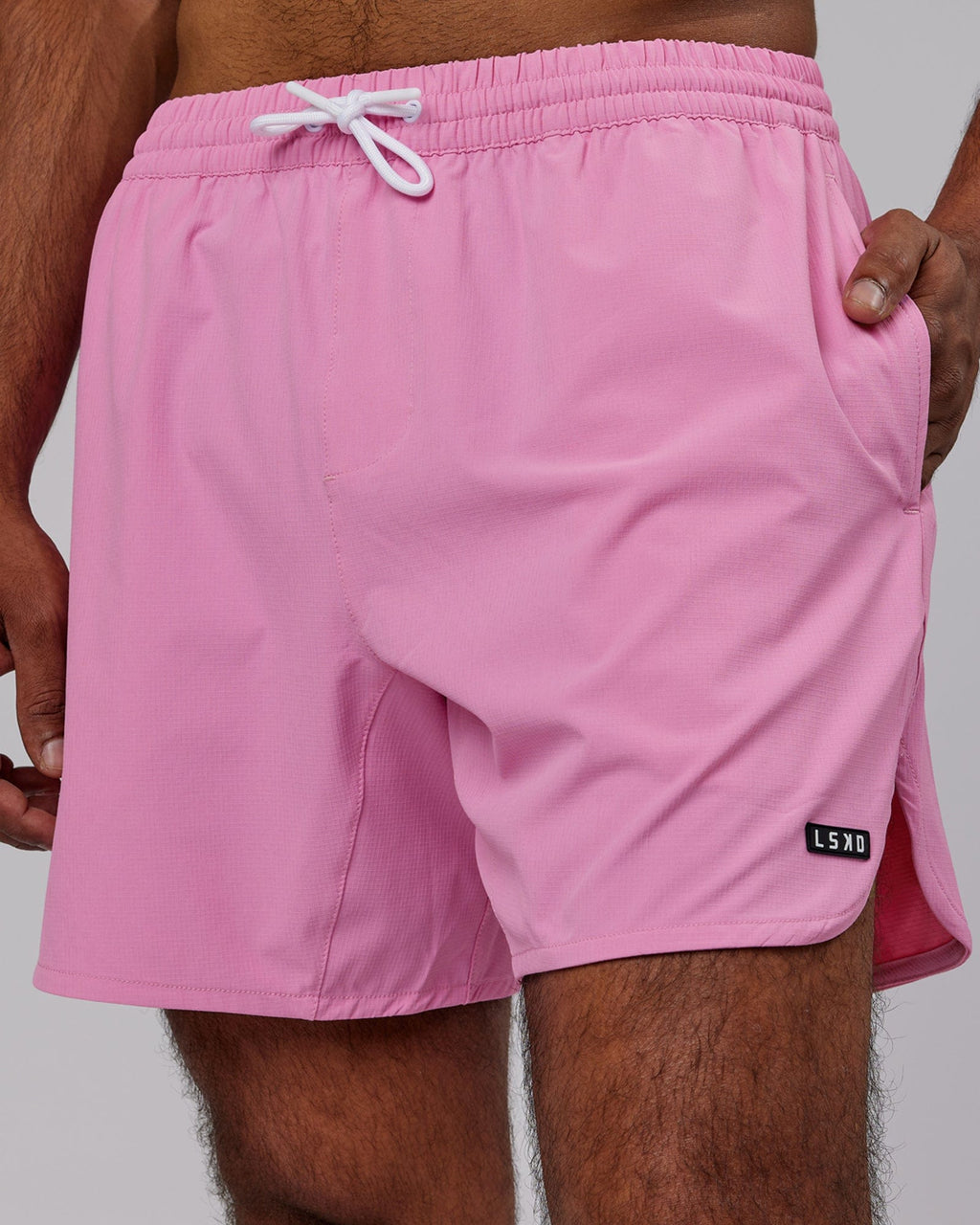 Model wearing Hybrid 6" Performance Curve Hem Short - Spark Pink