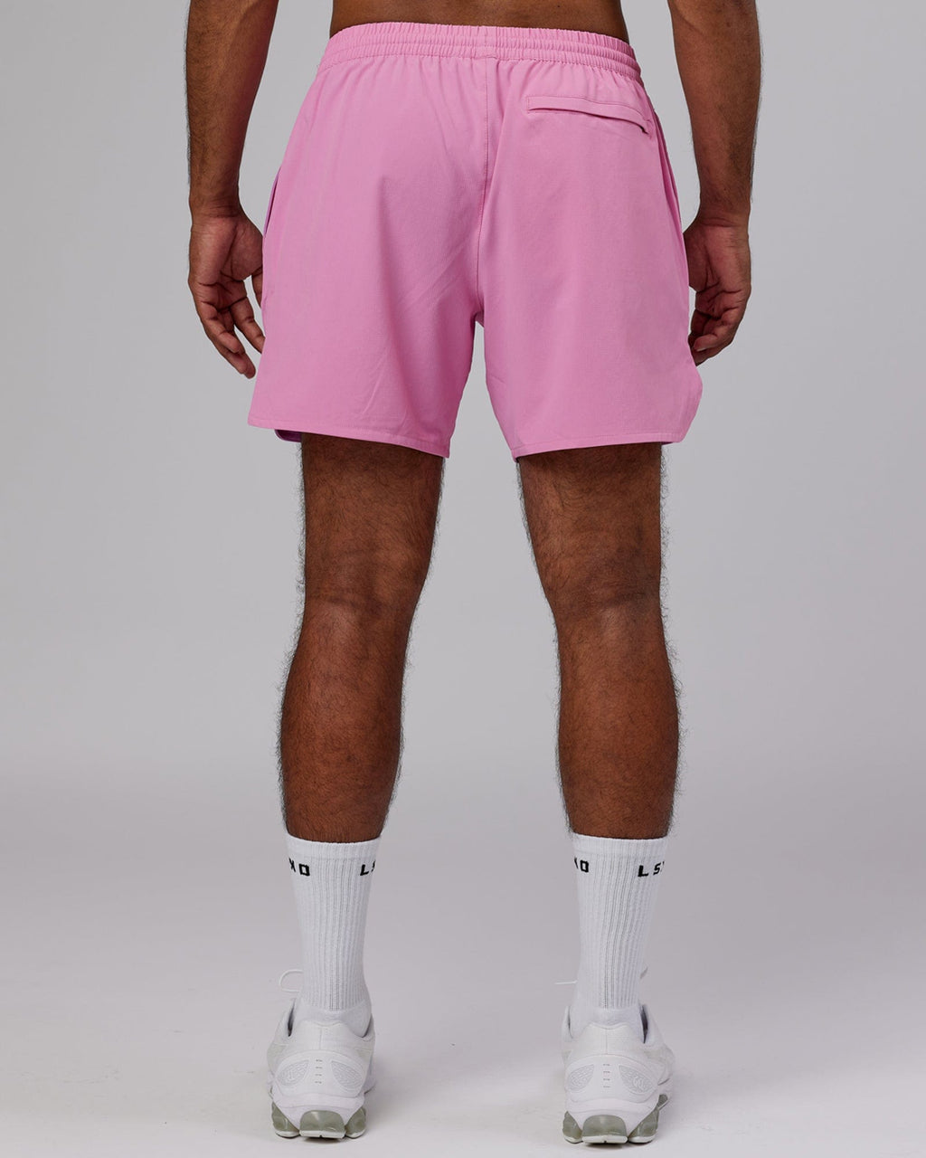 Model wearing Hybrid 6" Performance Curve Hem Short - Spark Pink