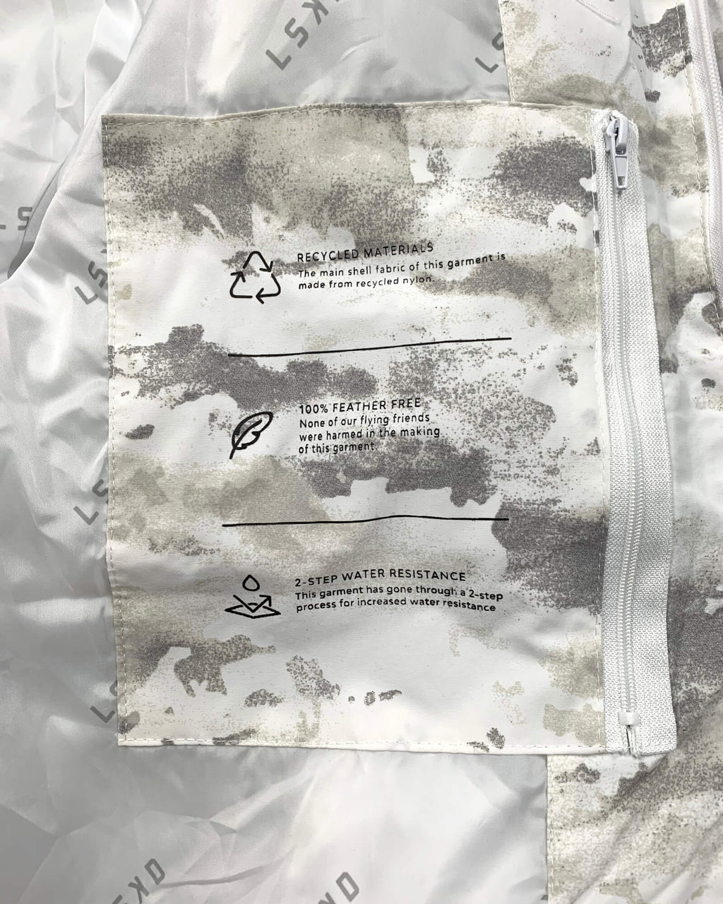 Model wearing Unisex Roasted Puffer Jacket Oversize 21 - Snow Camo