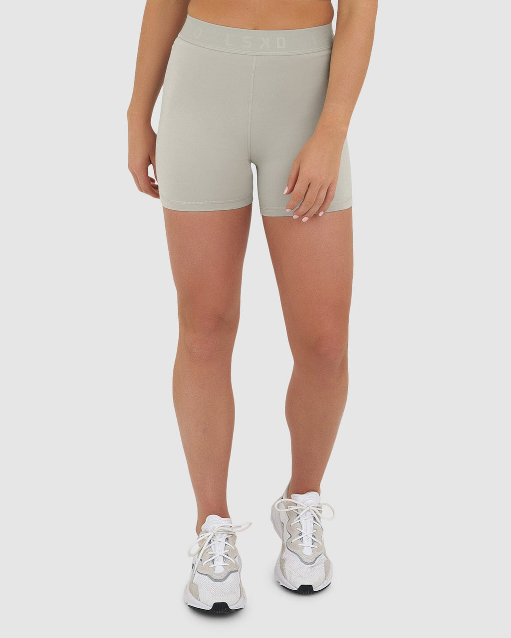 Model wearing Competition X-Short Tight - Pussywillow