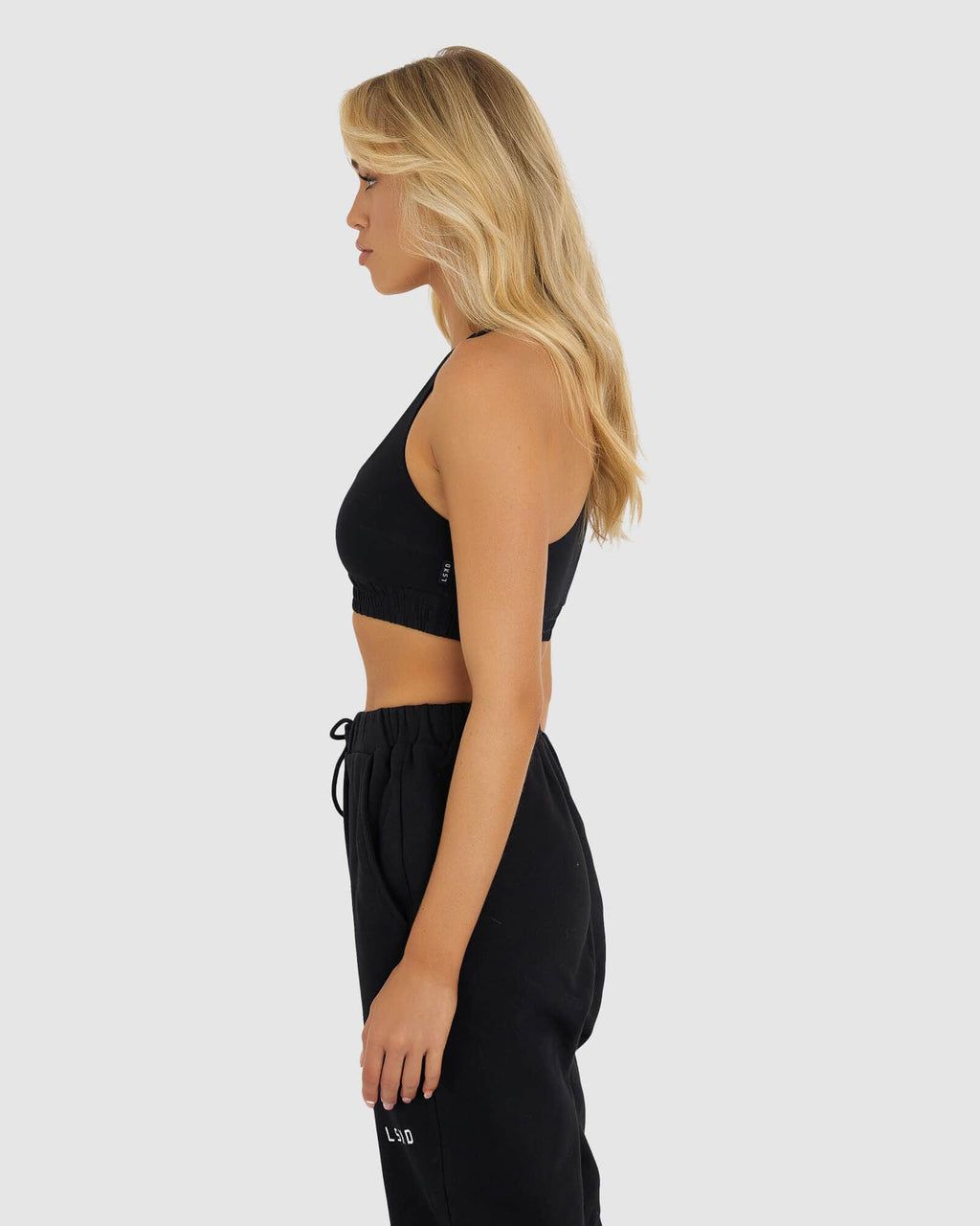 Model wearing Fast Crop - Black