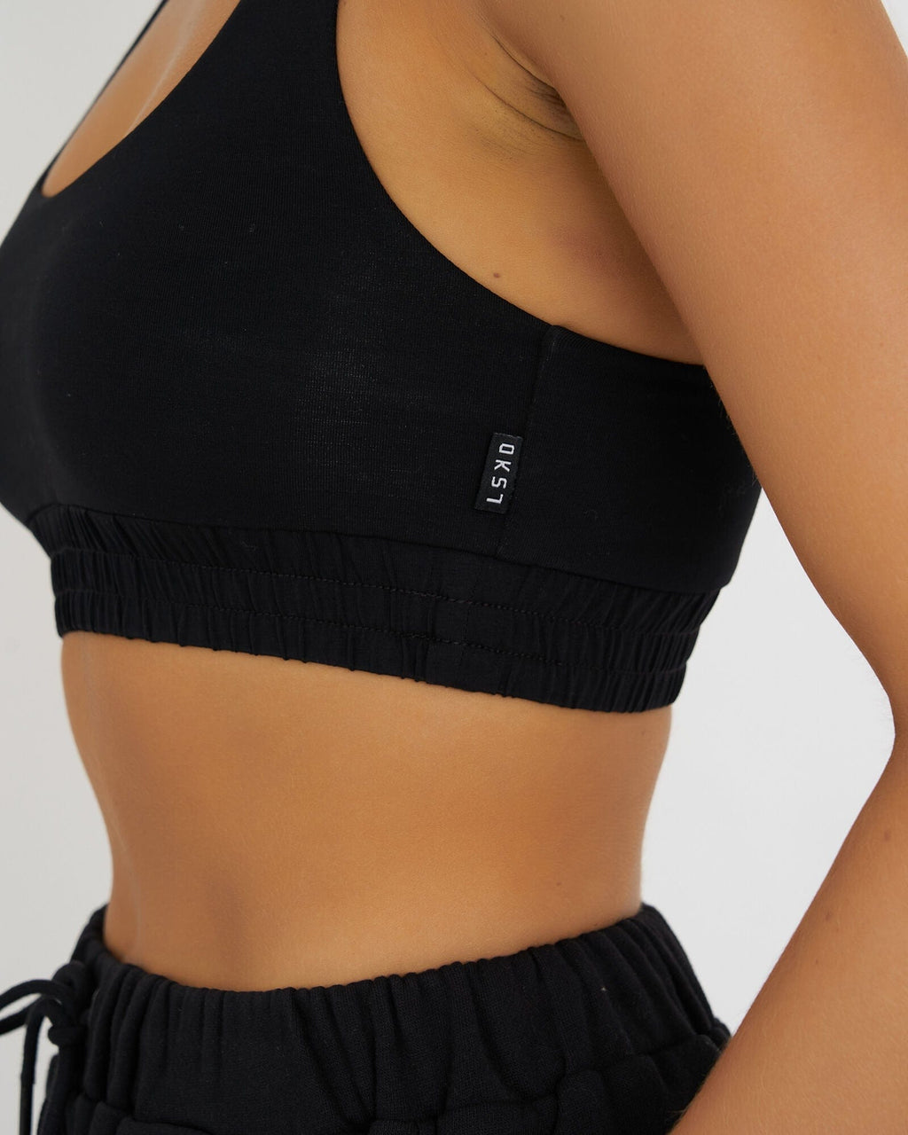 Model wearing Fast Crop - Black