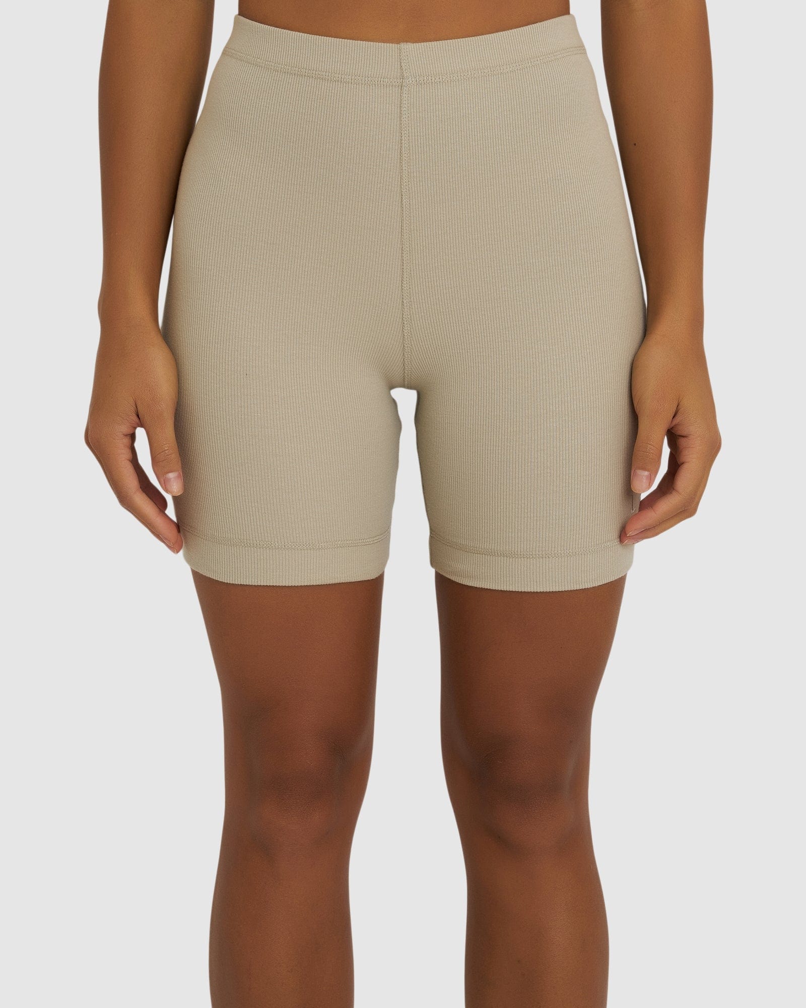 Model wearing Dymo Ribbed Short - Pussywillow