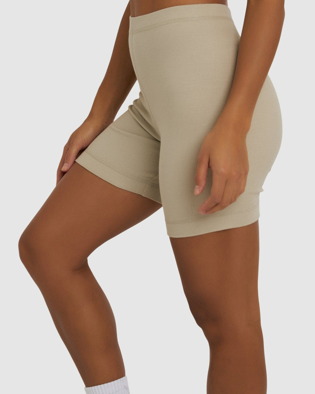 Model wearing Dymo Ribbed Short - Pussywillow
