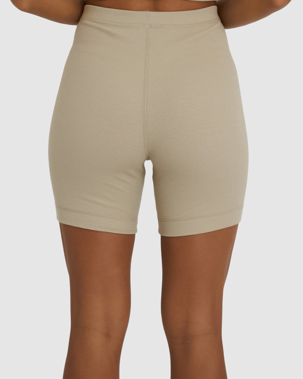 Model wearing Dymo Ribbed Short - Pussywillow