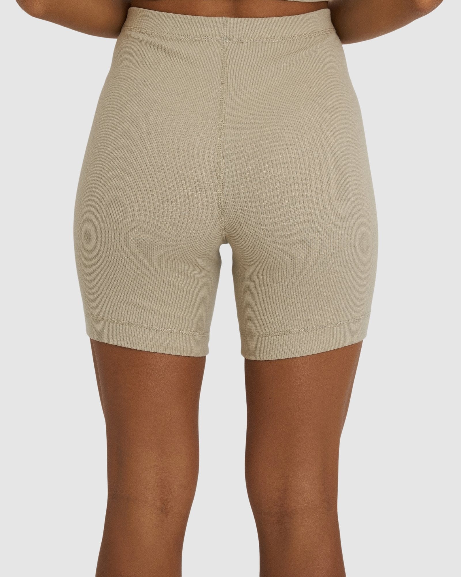 Model wearing Dymo Ribbed Short - Pussywillow