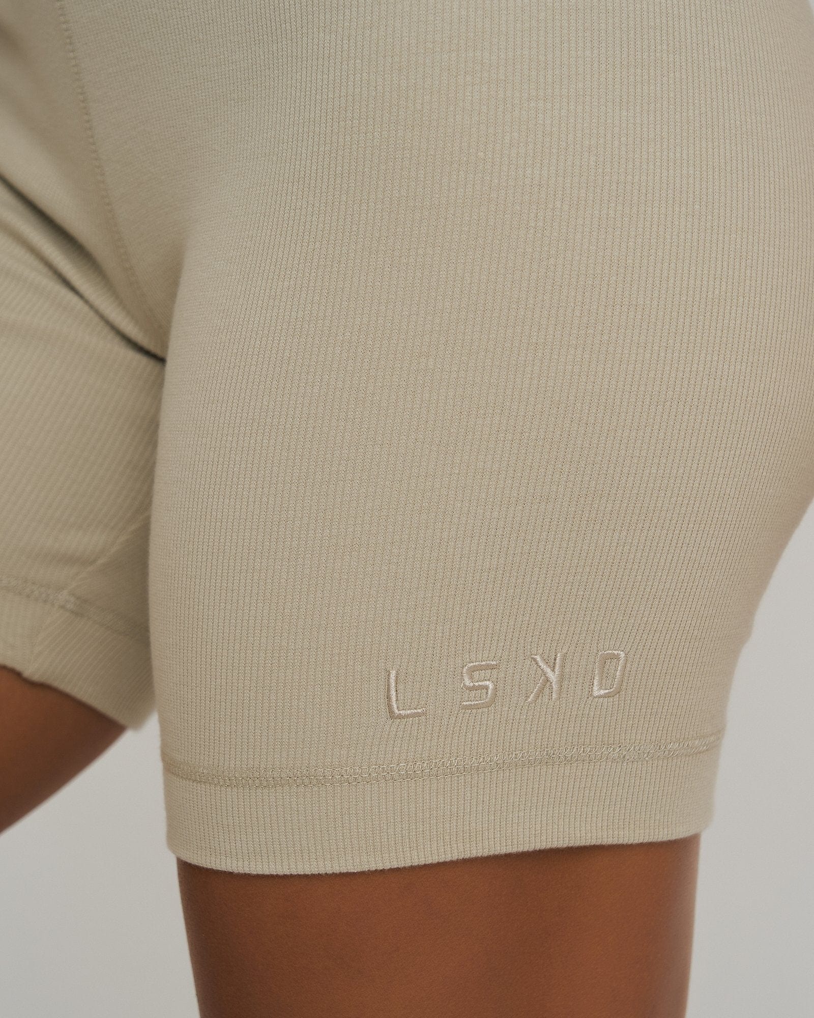 Model wearing Dymo Ribbed Short - Pussywillow