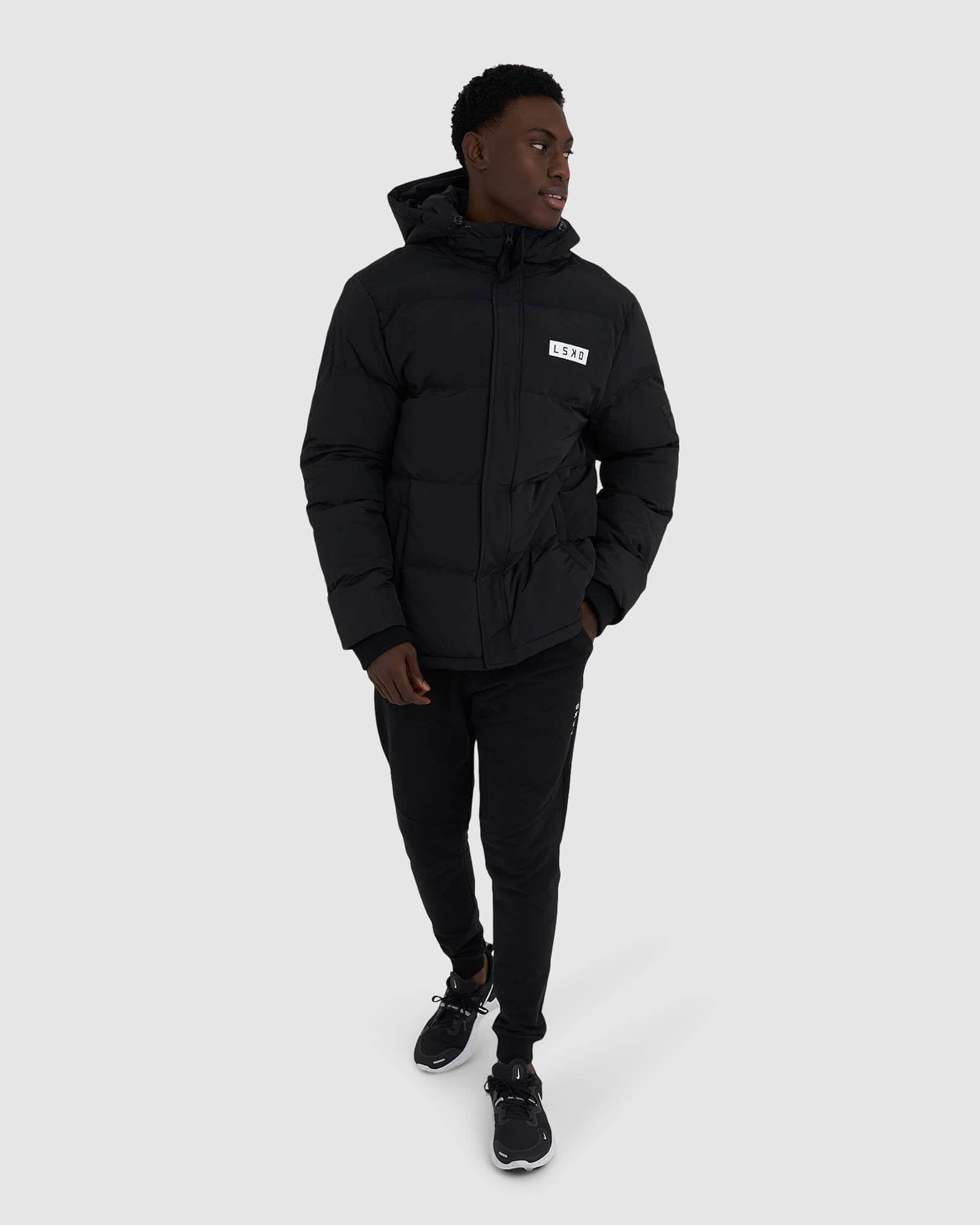 Model wearing Roasted Puffer Jacket Oversize 21  - Black