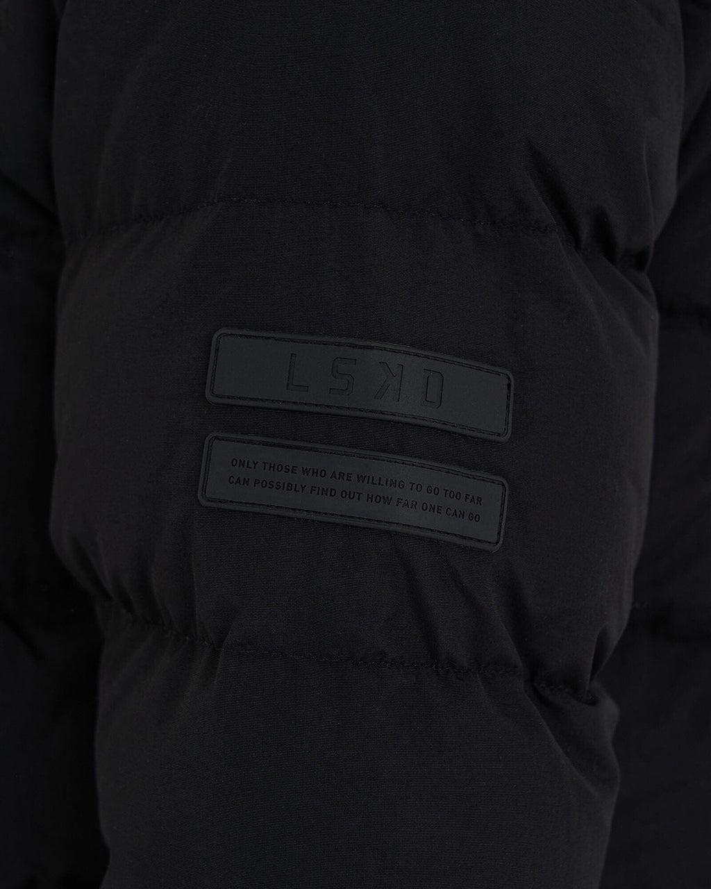 Model wearing Roasted Puffer Jacket Oversize 21  - Black