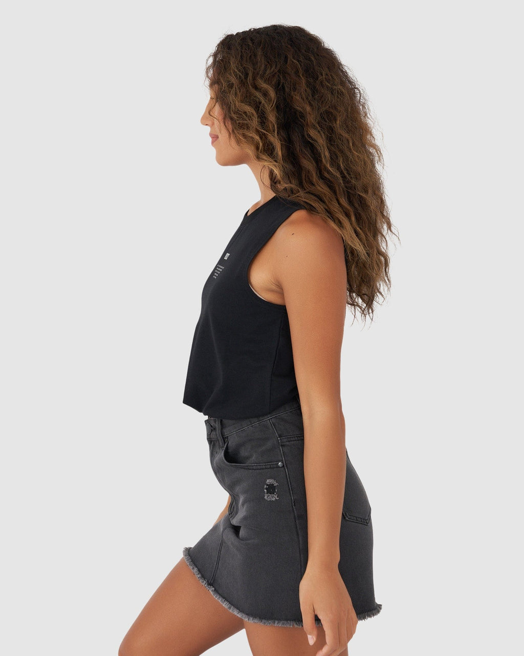 Model wearing Graph Pull Tank - Black