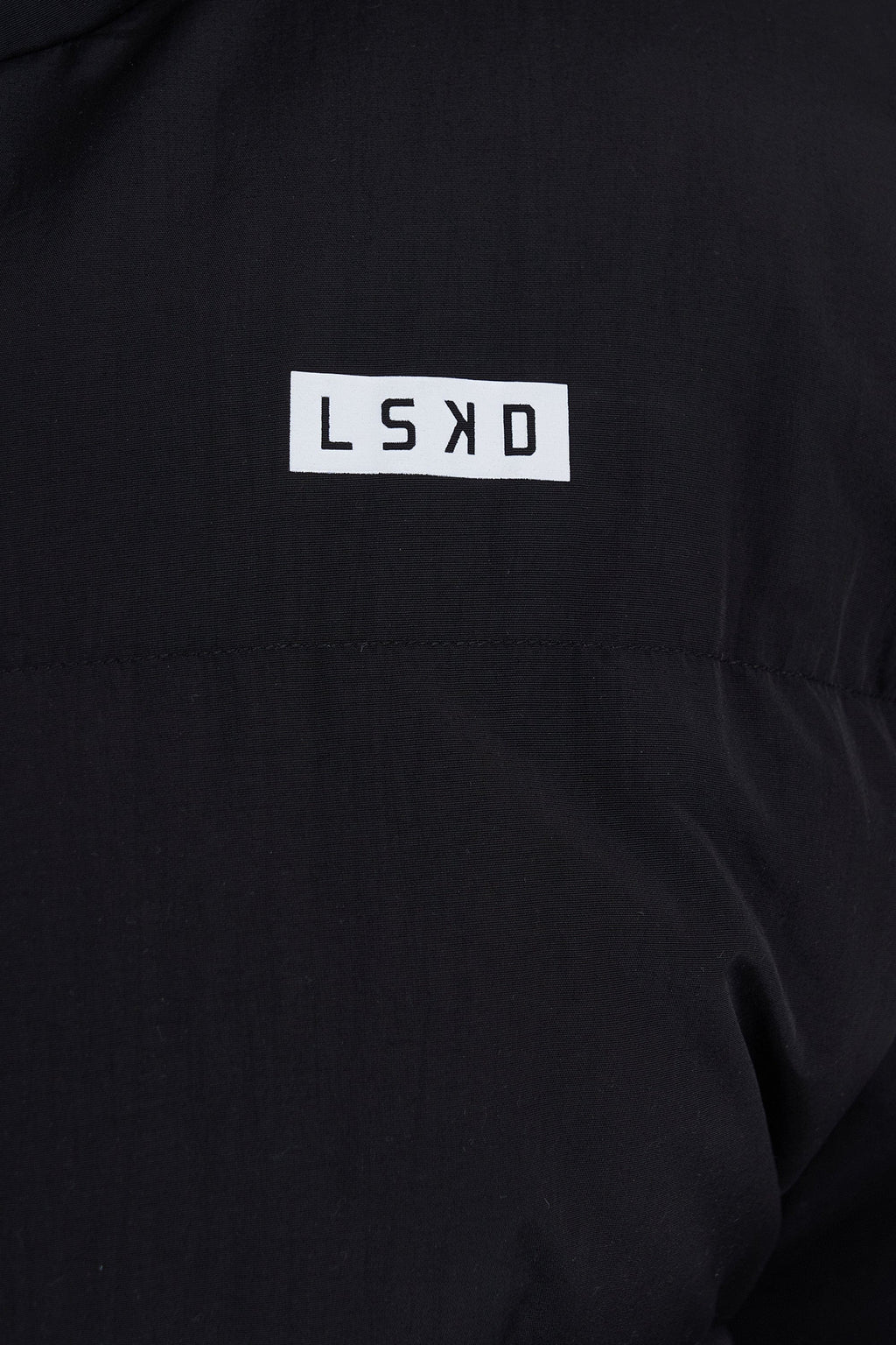 Model wearing Eva Puffer Jacket Oversize - Black