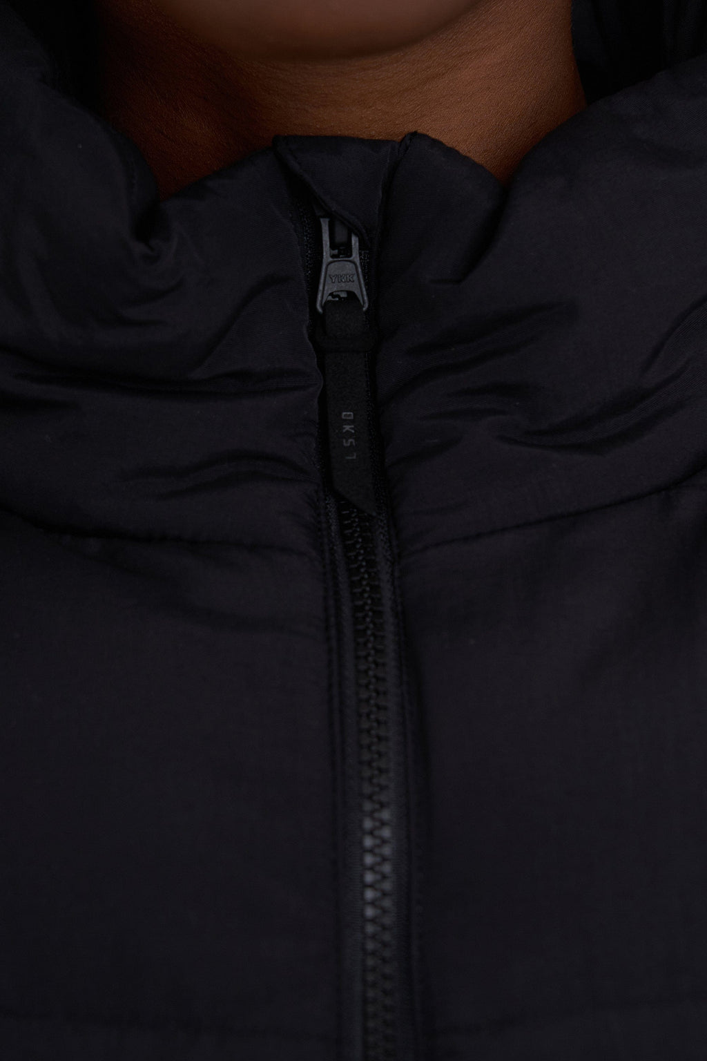 Model wearing Eva Puffer Jacket Oversize - Black