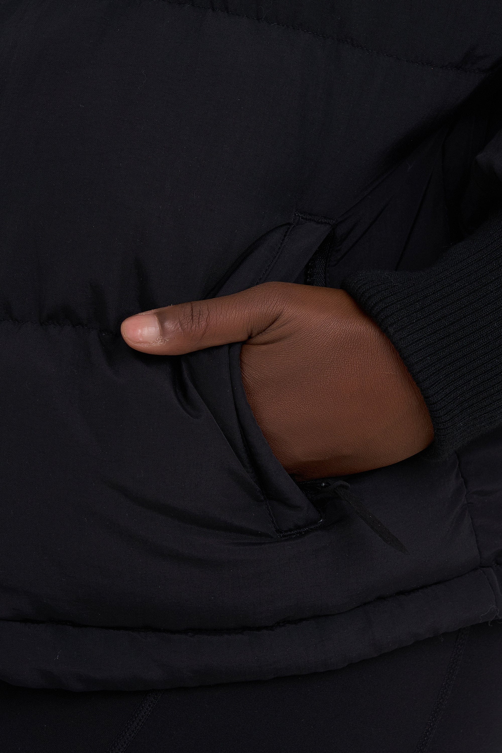 Model wearing Eva Puffer Jacket Oversize - Black