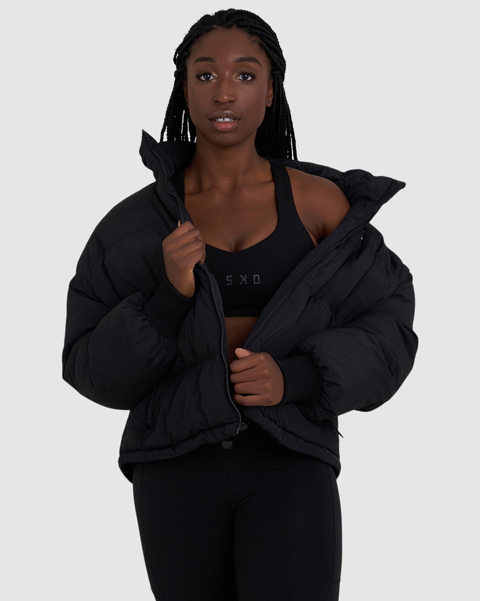 Model wearing Eva Puffer Jacket Oversize - Black