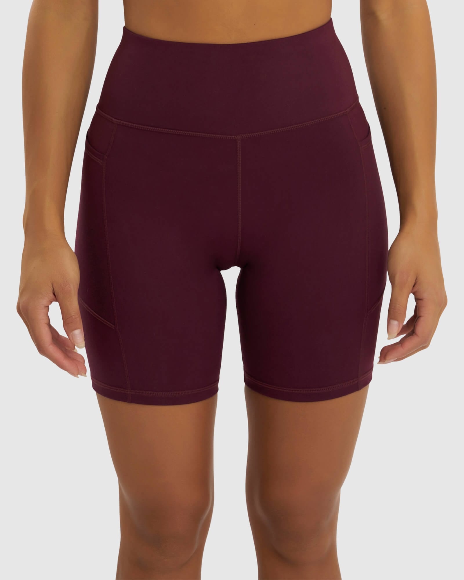Model wearing Rep Mid Short Tight Small Logo - Wine