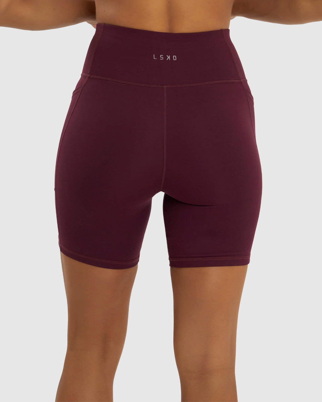Model wearing Rep Mid Short Tight Small Logo - Wine