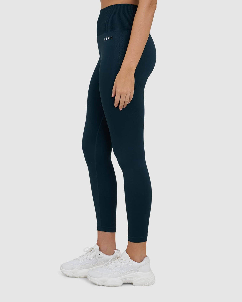 Model wearing Limitless Seamless 7/8 Length Tight - Deep Teal