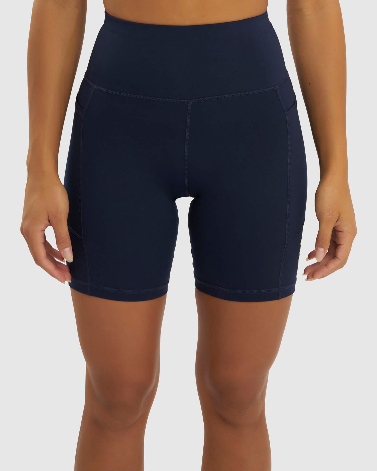 Model wearing Rep Mid Short Tight Small Logo - Navy