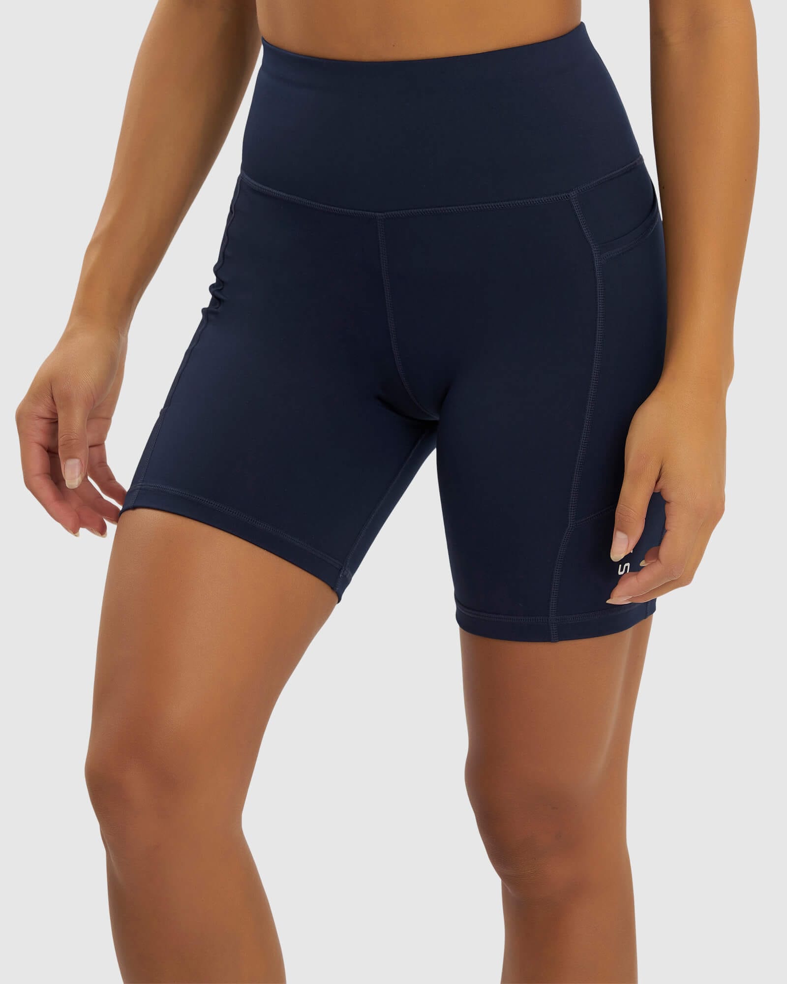 Model wearing Rep Mid Short Tight Small Logo - Navy