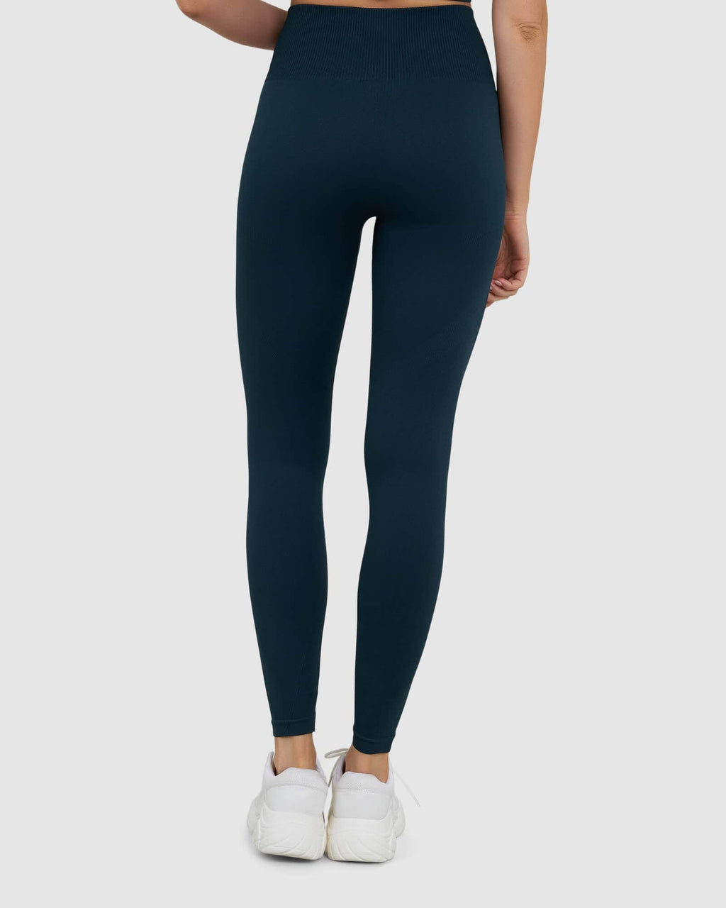 Model wearing Limitless Seamless Full Length Tight - Deep Teal