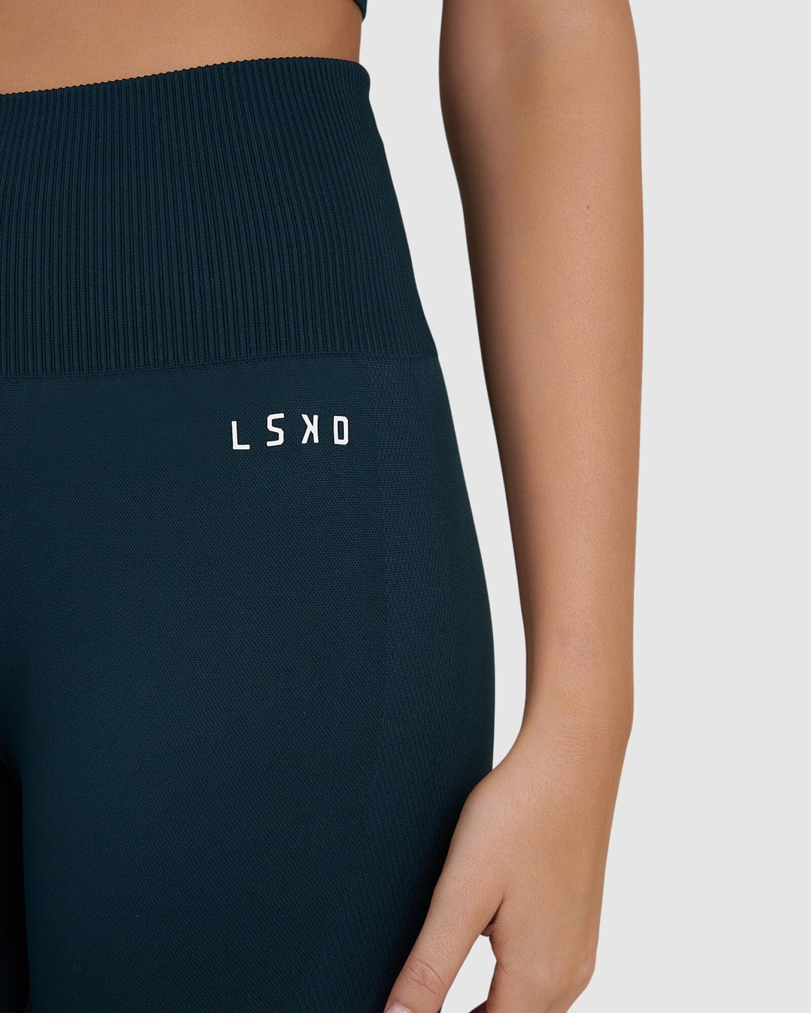 Model wearing Limitless Seamless 7/8 Length Tight - Deep Teal