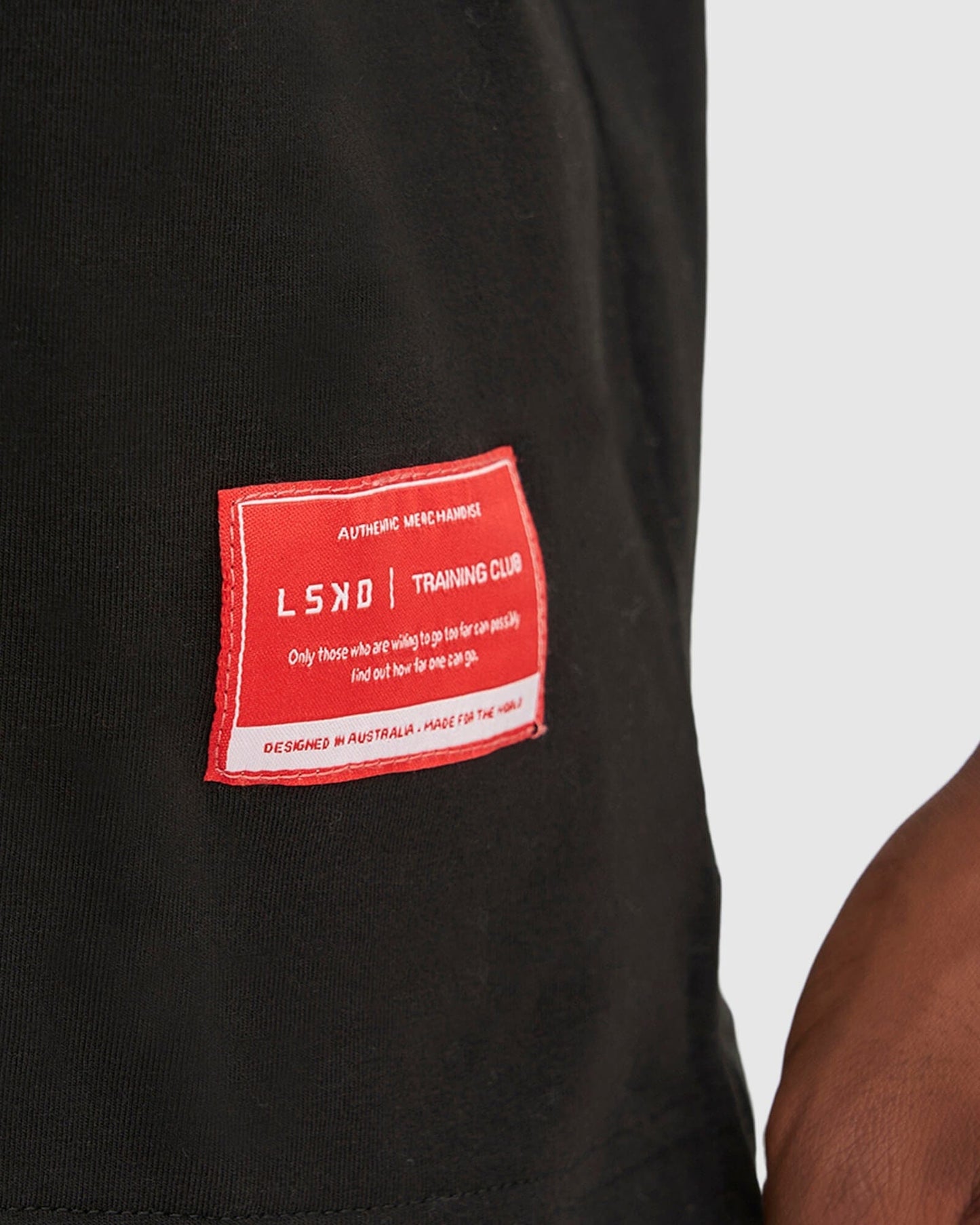 Model wearing Unisex Authentic Tee Oversize - Black