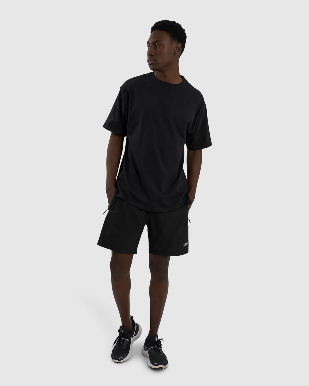 Model wearing Span Tee Oversize - Black