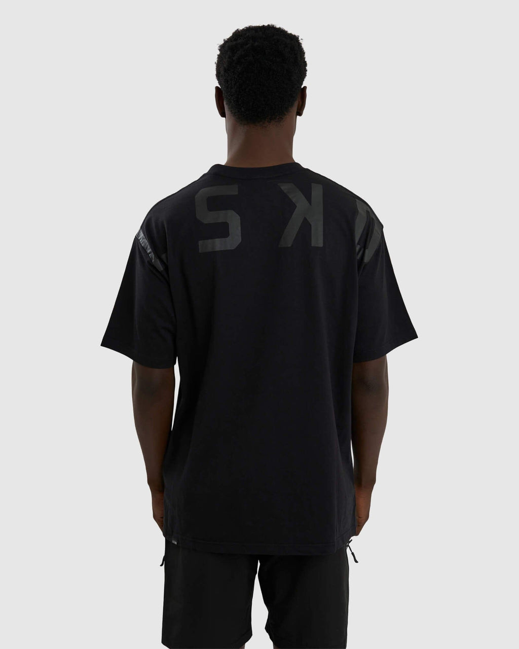 Model wearing Span Tee Oversize - Black