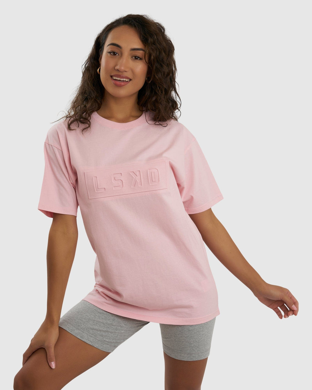 Model wearing Unisex Imprint Tee Oversize - Petal Pink