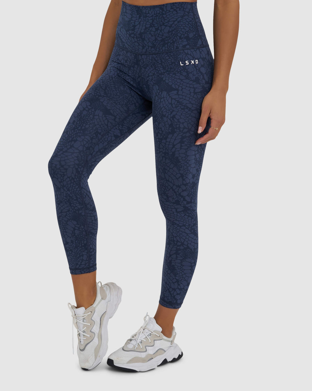 Model wearing Base 7/8 Length Tight - Navy Mamba