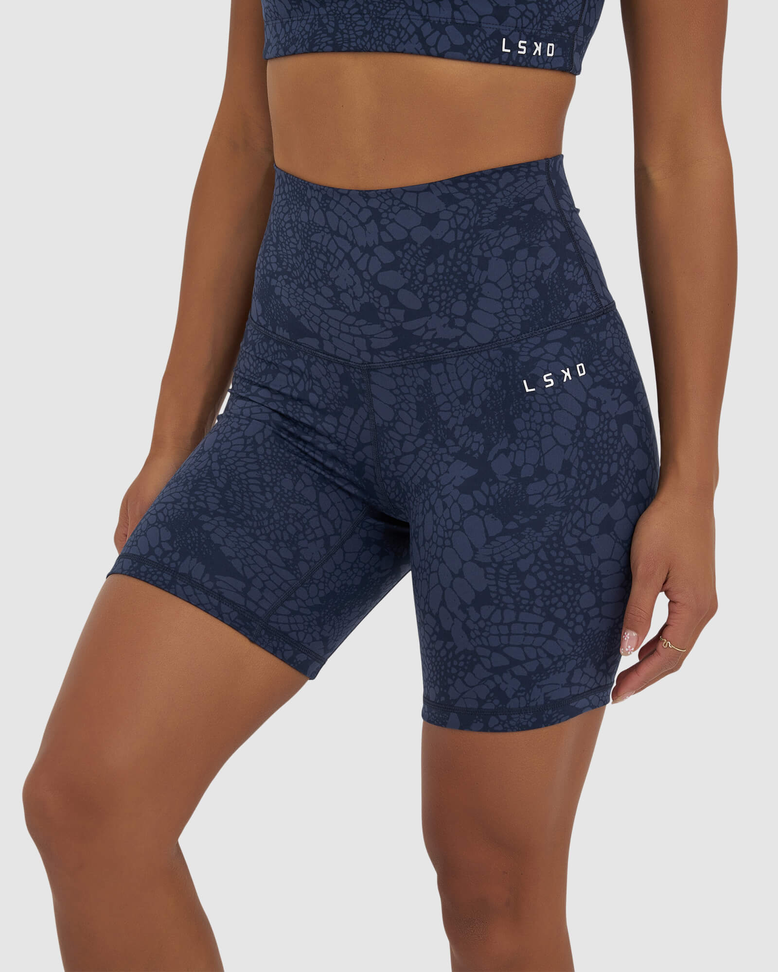 Model wearing Base Mid Short Tight - Navy Mamba