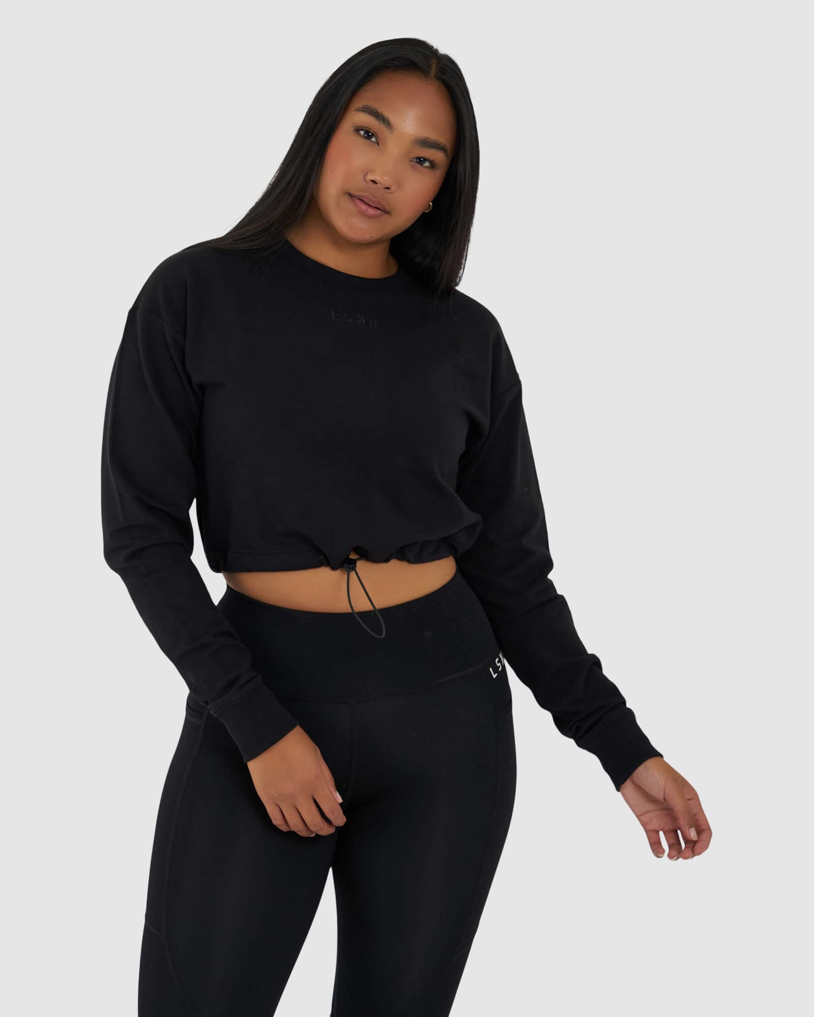 Model wearing Field LS Pull Top - Black