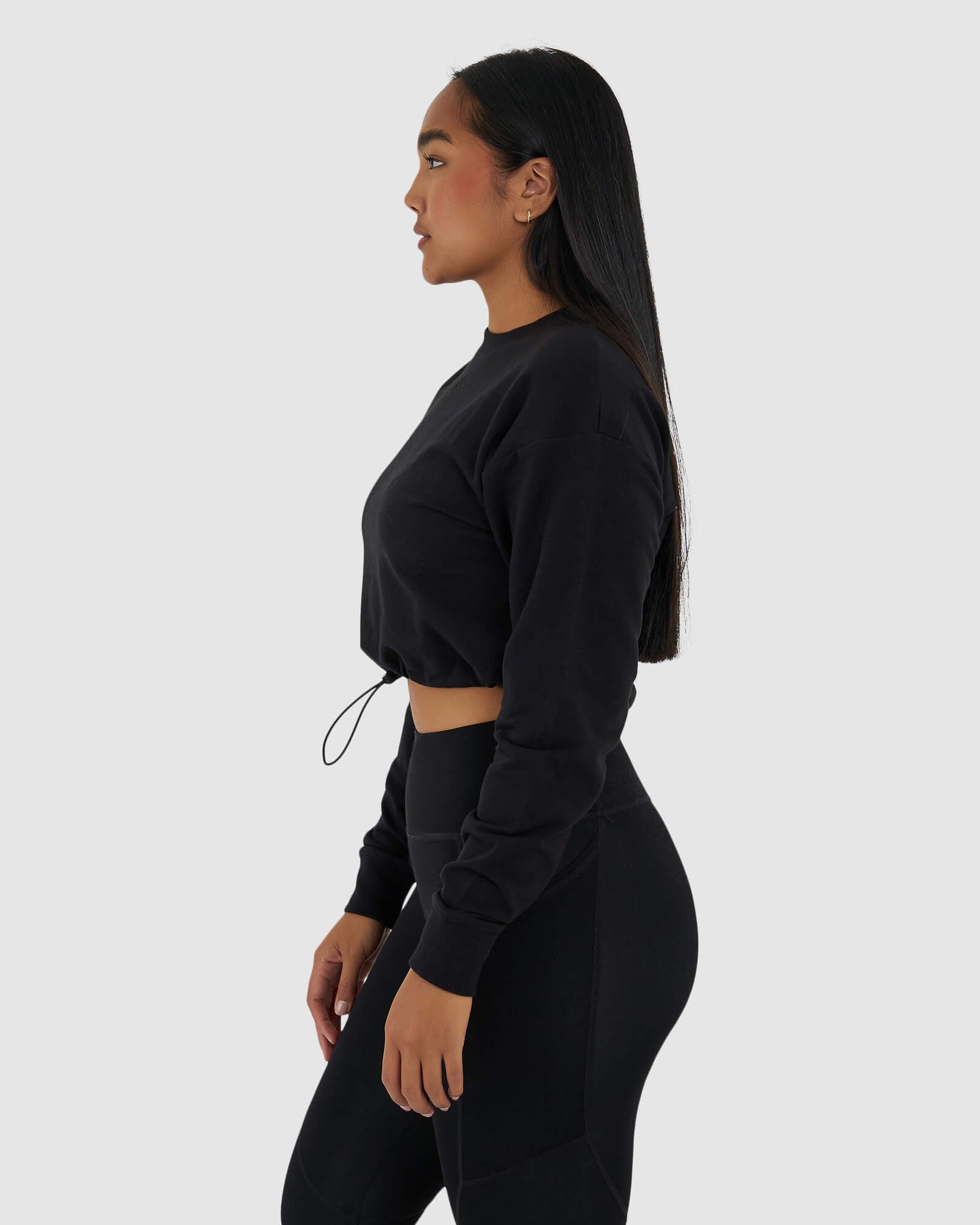 Model wearing Field LS Pull Top - Black