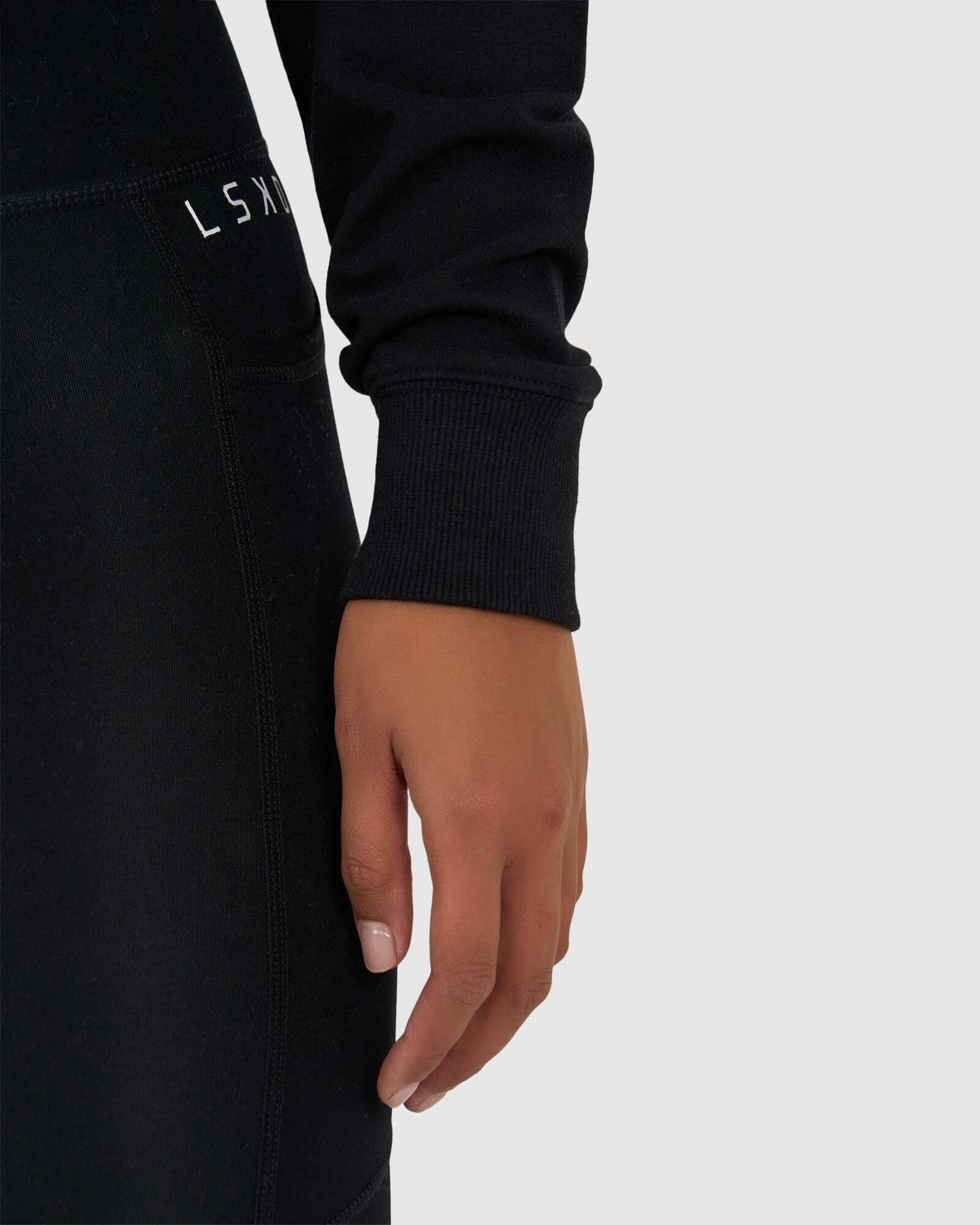 Model wearing Field LS Pull Top - Black