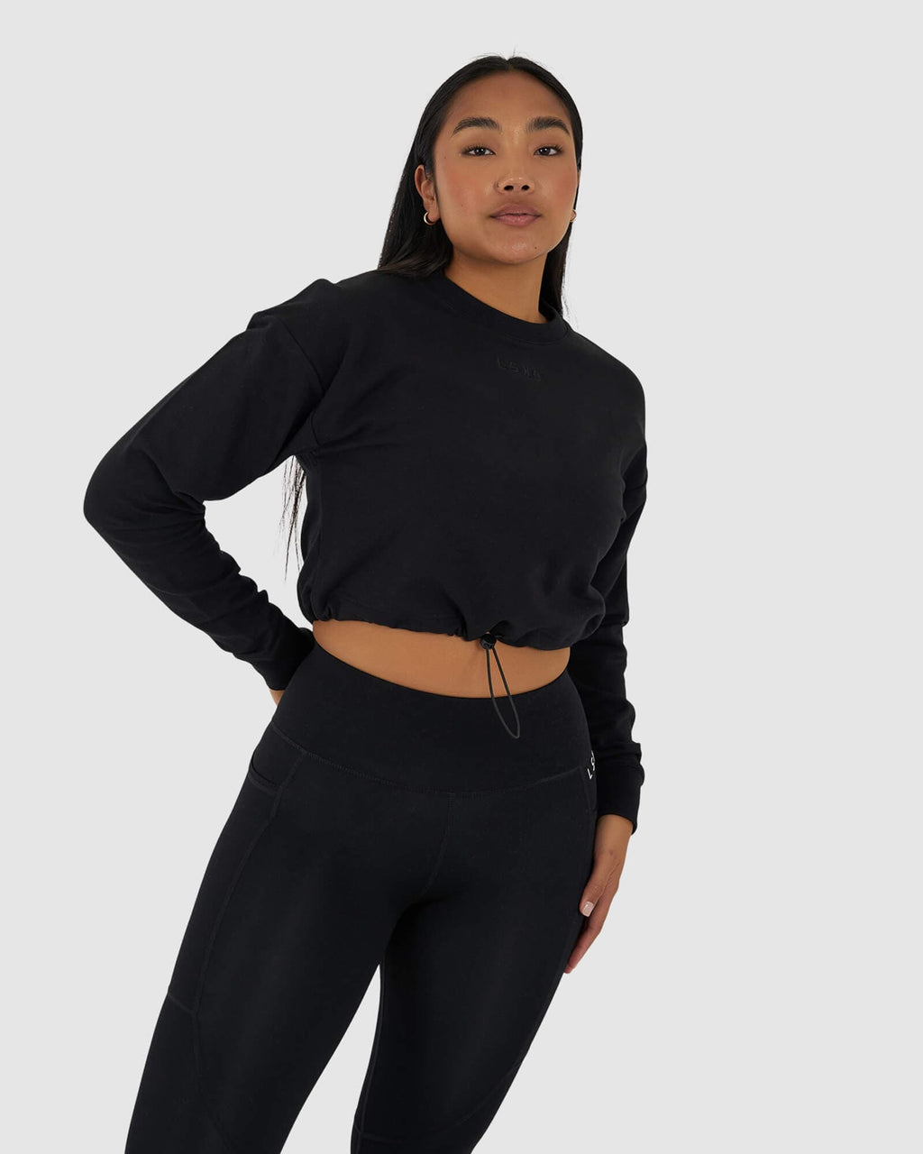 Model wearing Field LS Pull Top - Black