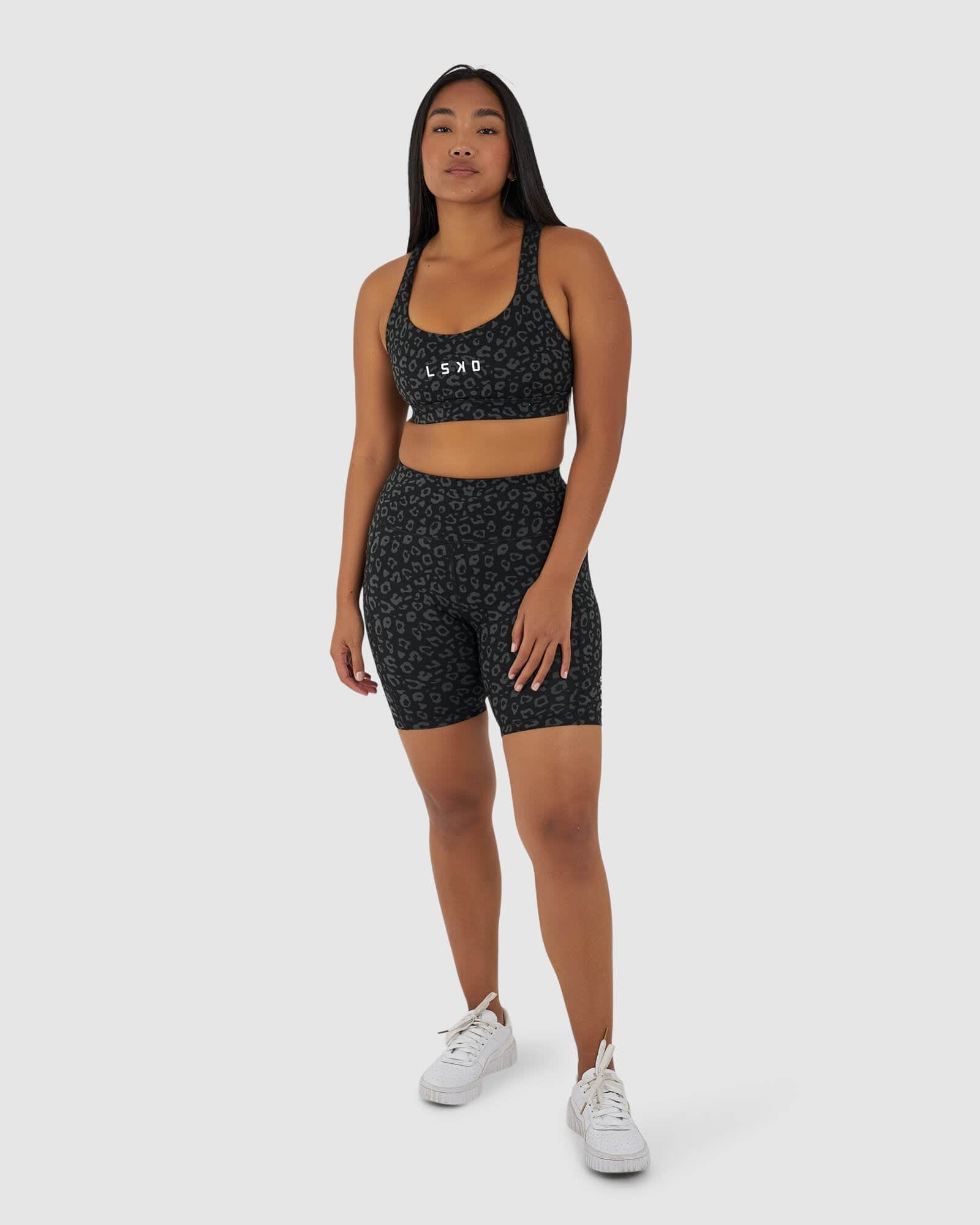 Model wearing Rep Mid Short Tight Small Logo - Fever