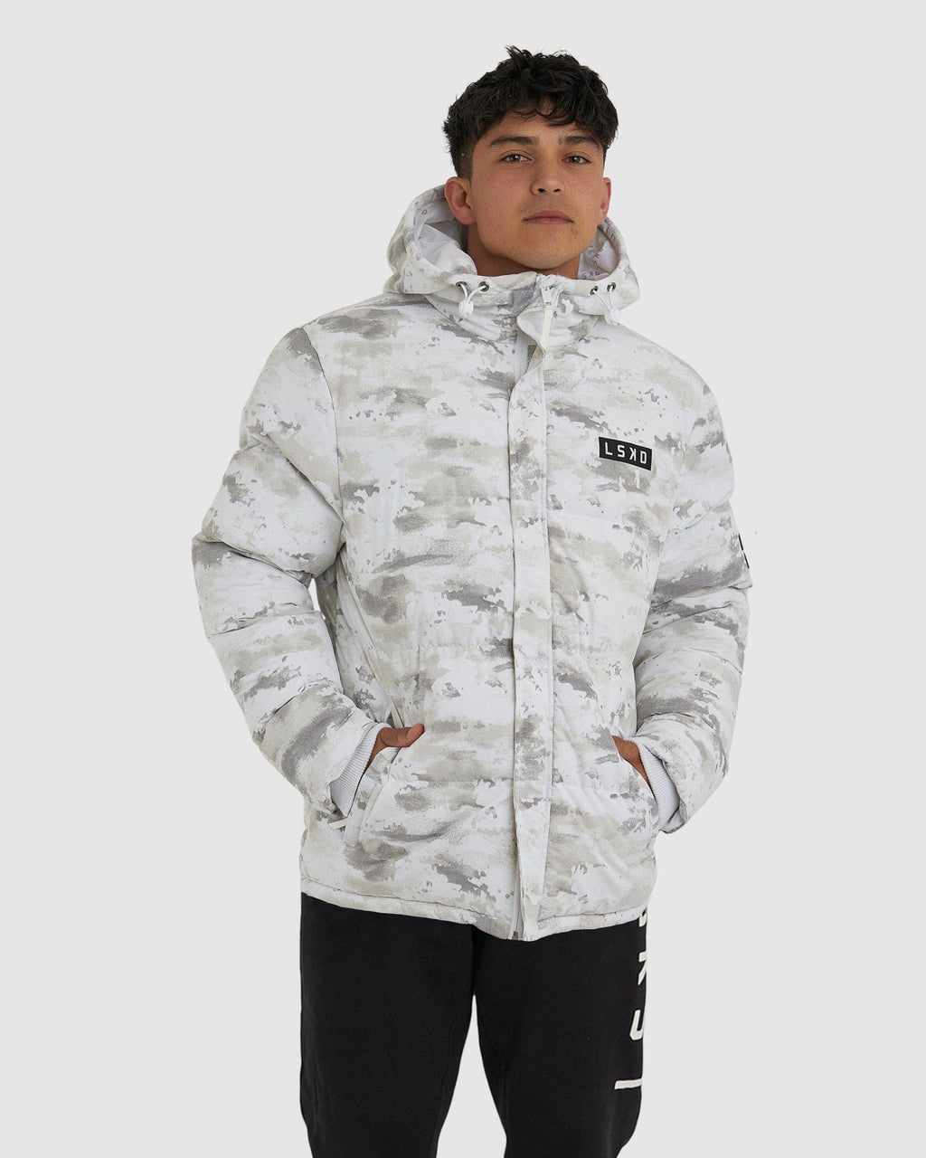 Model wearing Unisex Roasted Puffer Jacket Oversize 21 - Snow Camo