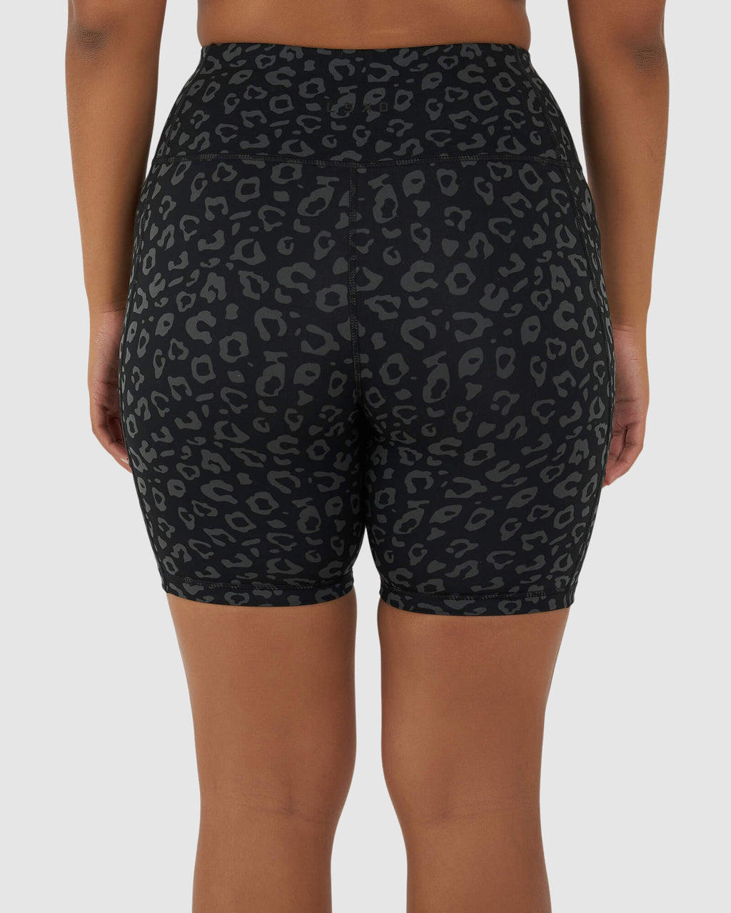 Model wearing Rep Mid Short Tight Small Logo - Fever