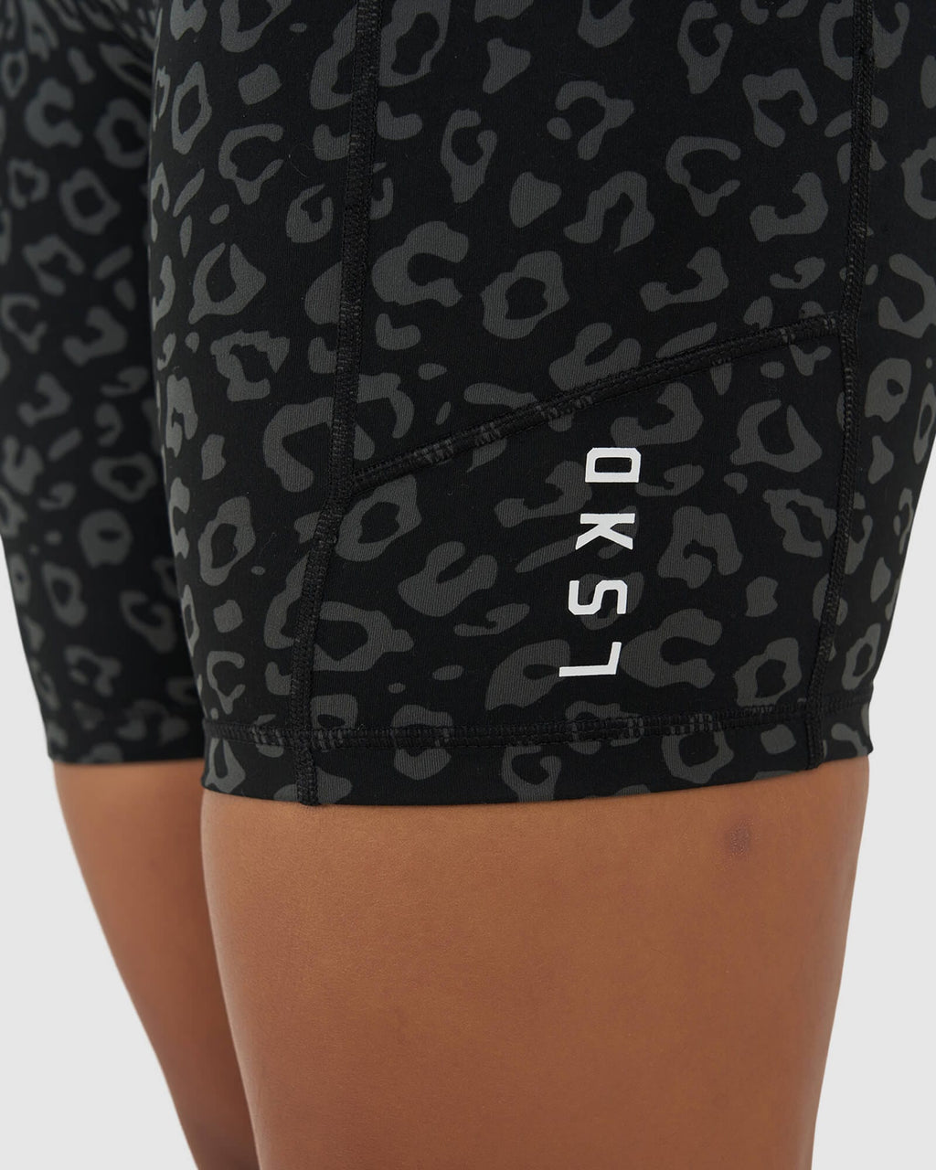 Model wearing Rep Mid Short Tight Small Logo - Fever