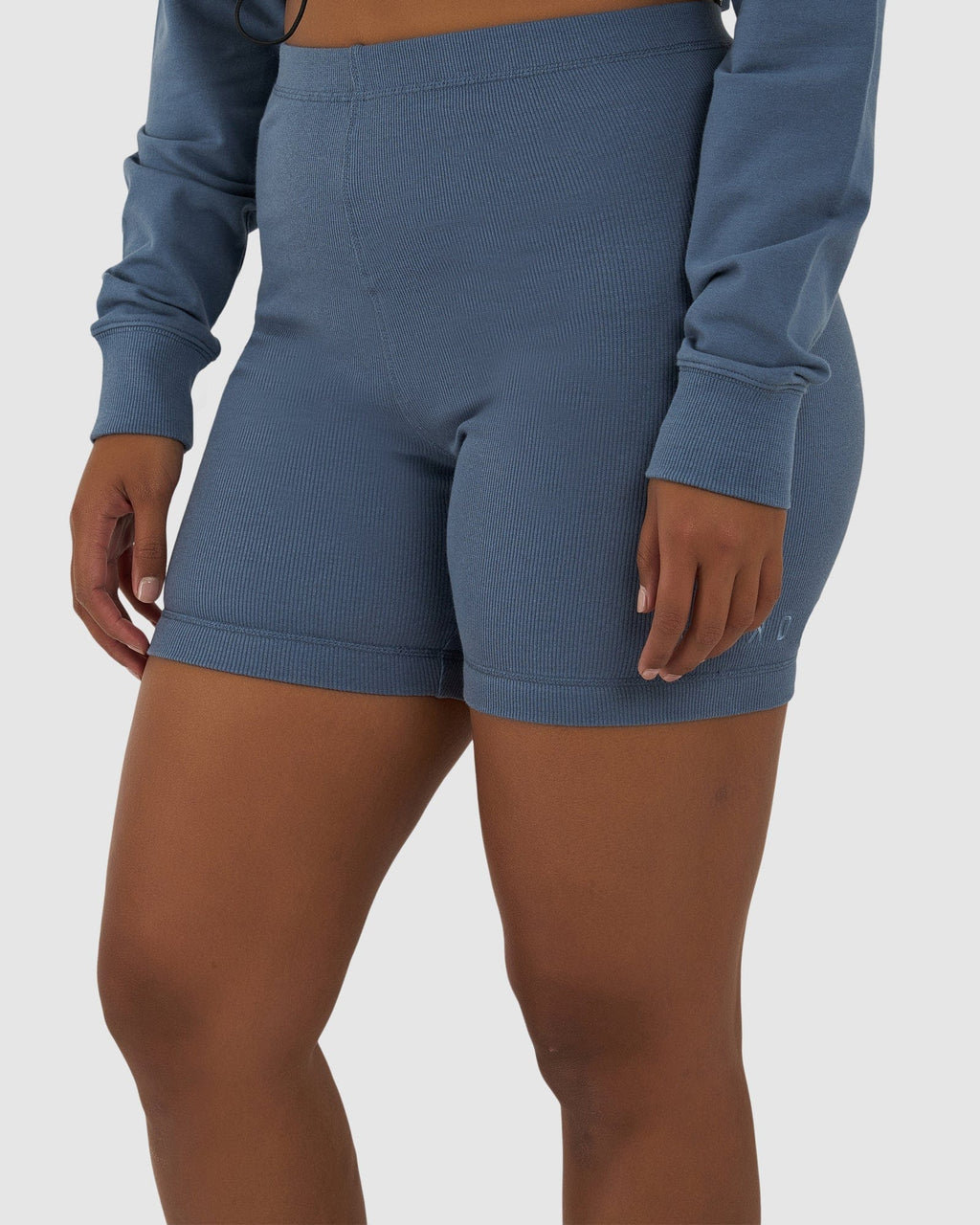 Model wearing Dymo Ribbed Bike Short - Lt Carbon